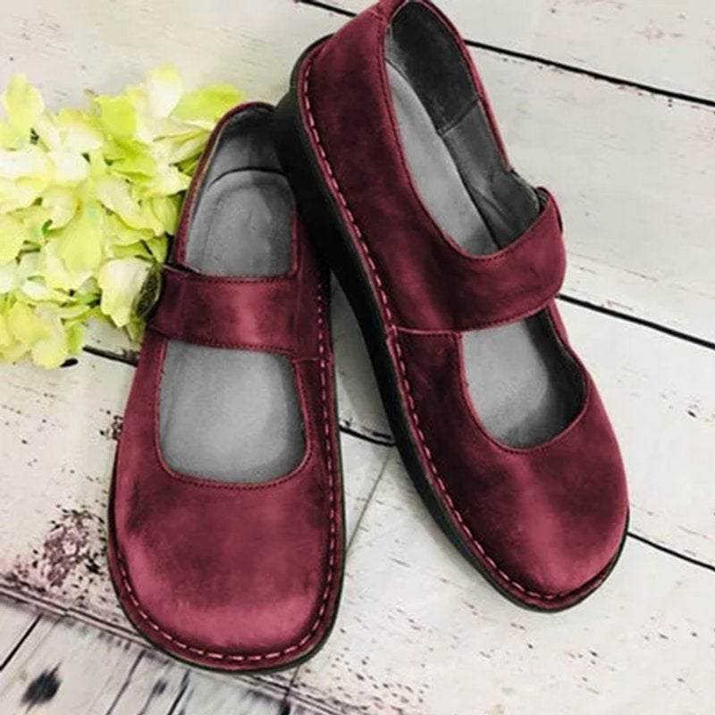 Comfortable retro-style women's shoes in suede leather – Lightweight soft sole and casual footwear for everyday use