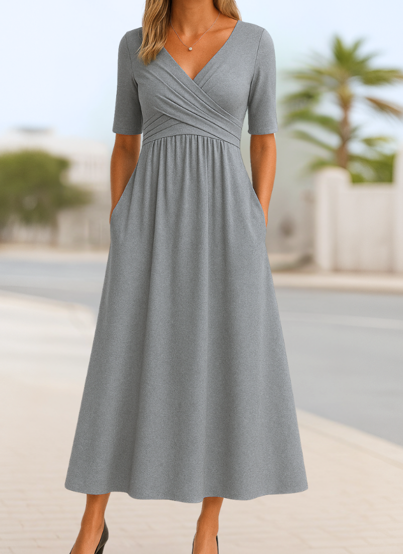 Slå-Om Midikjole til Dame – Flatterende V-Hals med Korte Ærmer