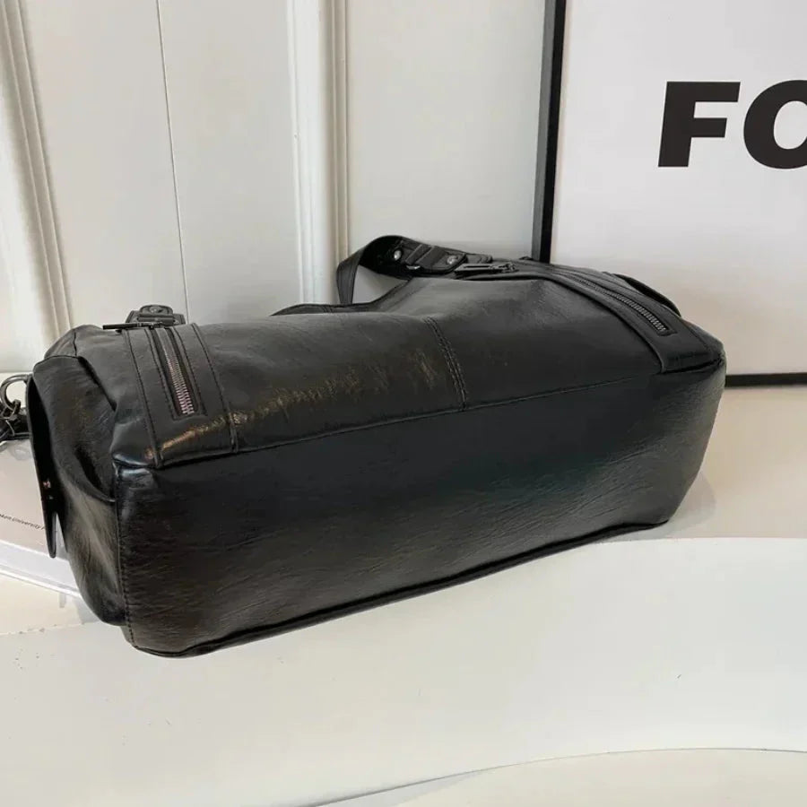 Torebka na ramię damska – elegancka torebka ze skóry z regulowanym paskiem i pojemnym designem