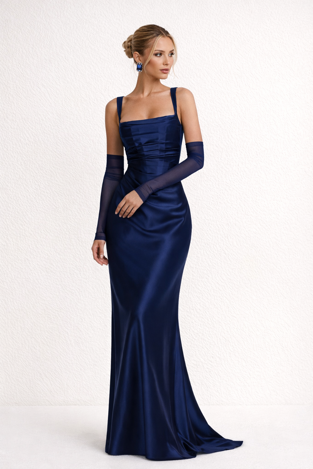 Elegant long women's dress with a sleeveless fitted cut