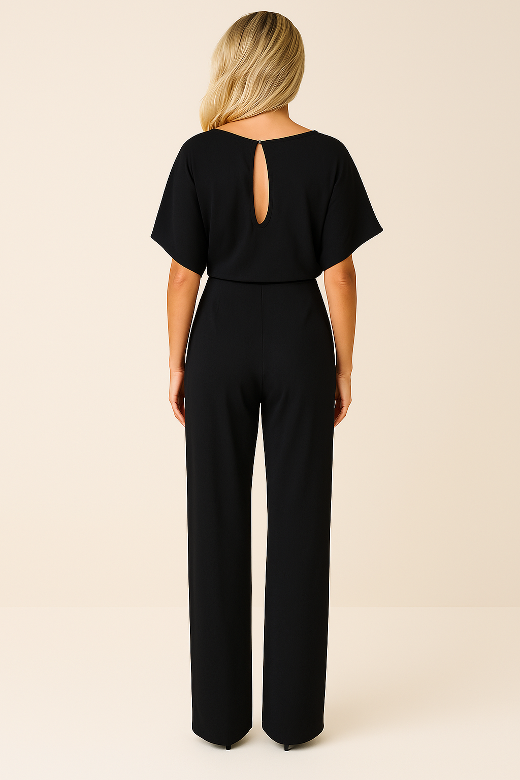 Tuta elegante da donna con cintura in vita