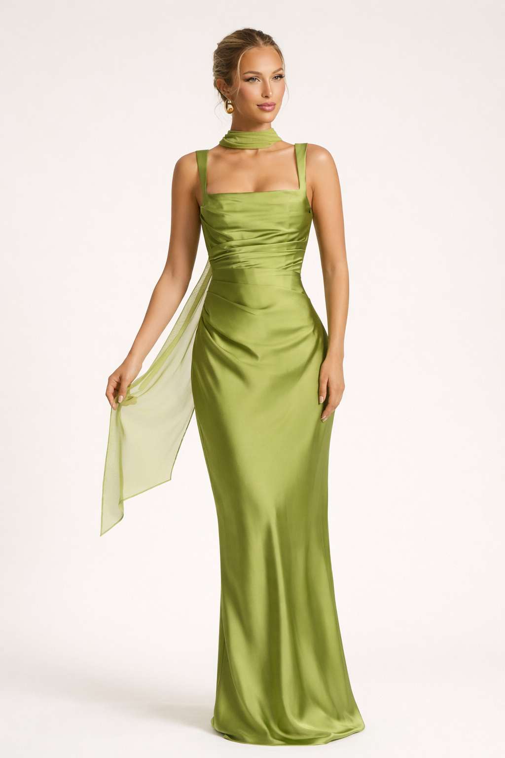 Elegant long women's dress with a sleeveless fitted cut