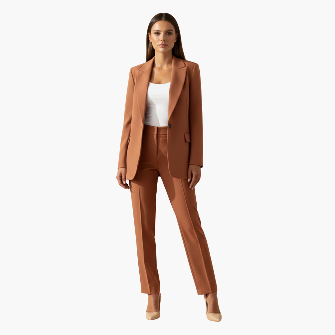 Complete Women's Blazer and Pants with Classic Lapels and Tailored Fit