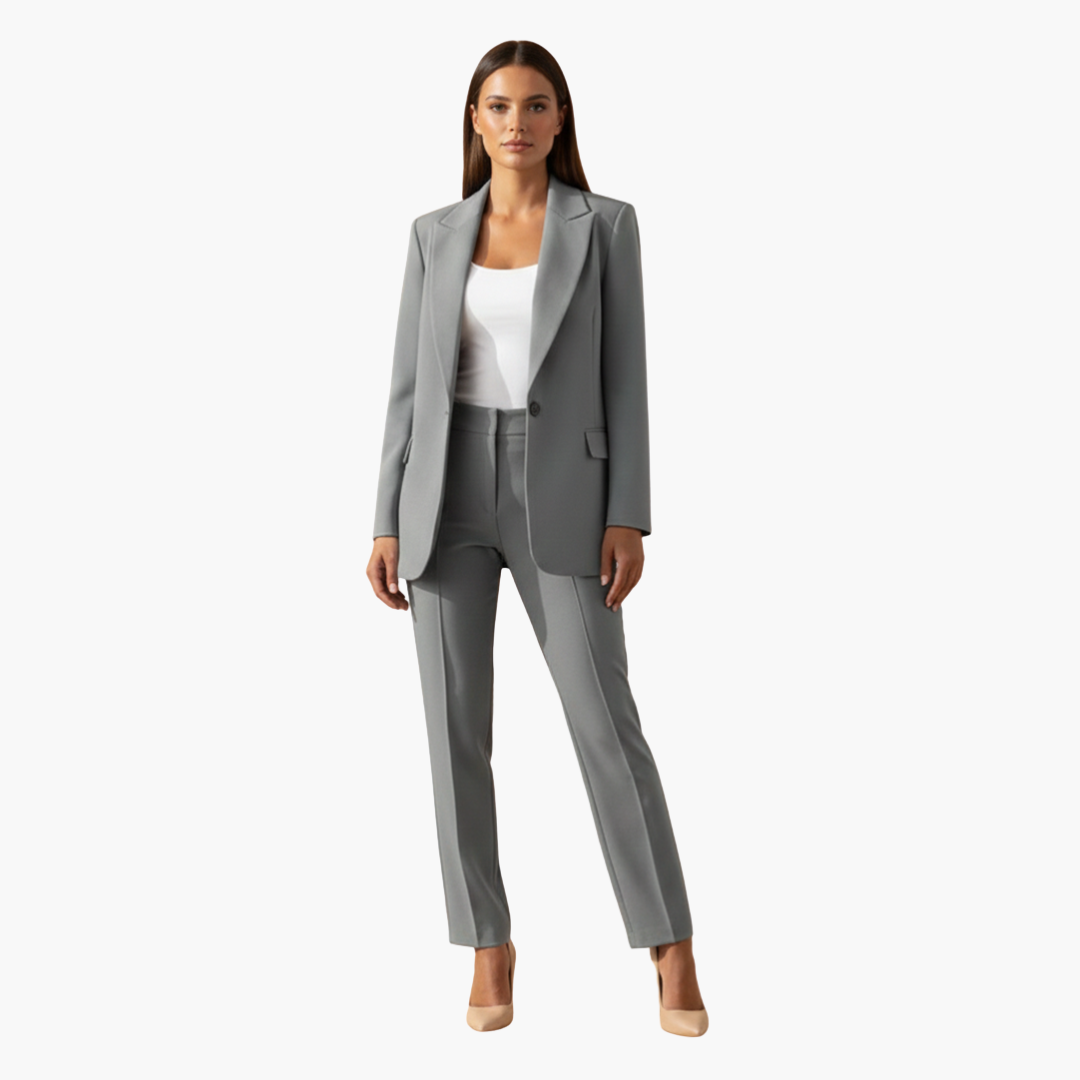 Complete Women's Blazer and Pants with Classic Lapels and Tailored Fit