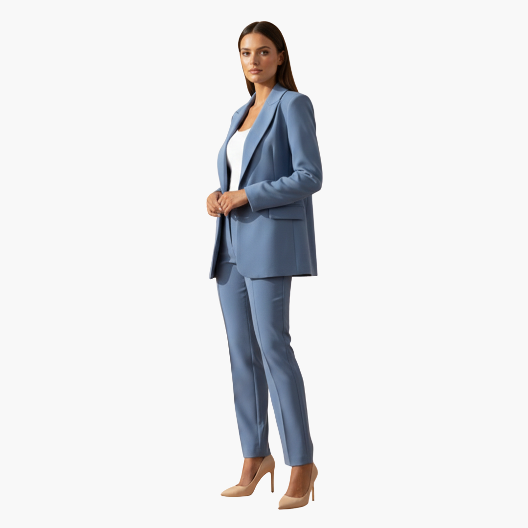 Complete Women's Blazer and Pants with Classic Lapels and Tailored Fit
