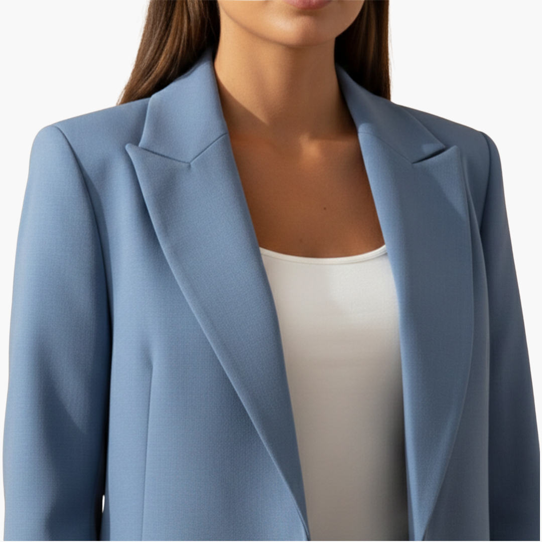 Complete Women's Blazer and Pants with Classic Lapels and Tailored Fit
