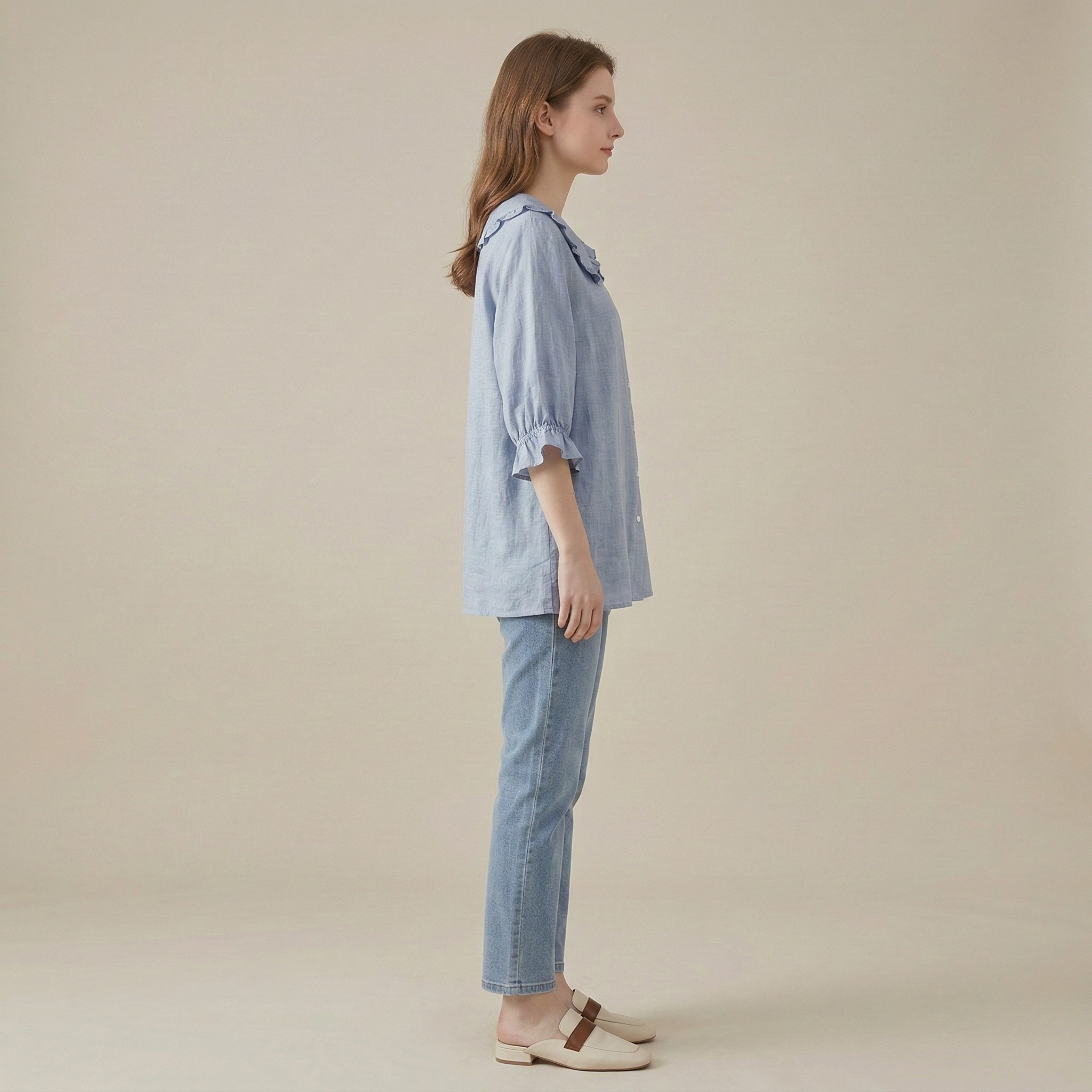 Camisa de mulher em algodão com gola volante e mangas 3/4, blusa casual com botões