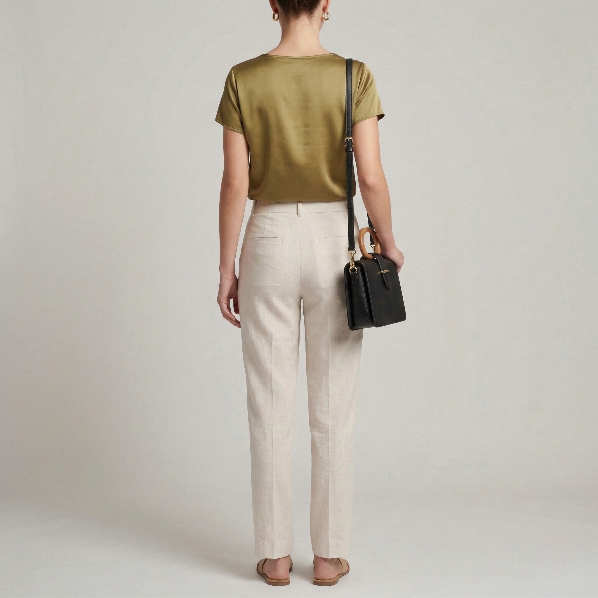 Elegant bluse til kvinder med draperet halsudskæring, korte ærmer, casual elegant top