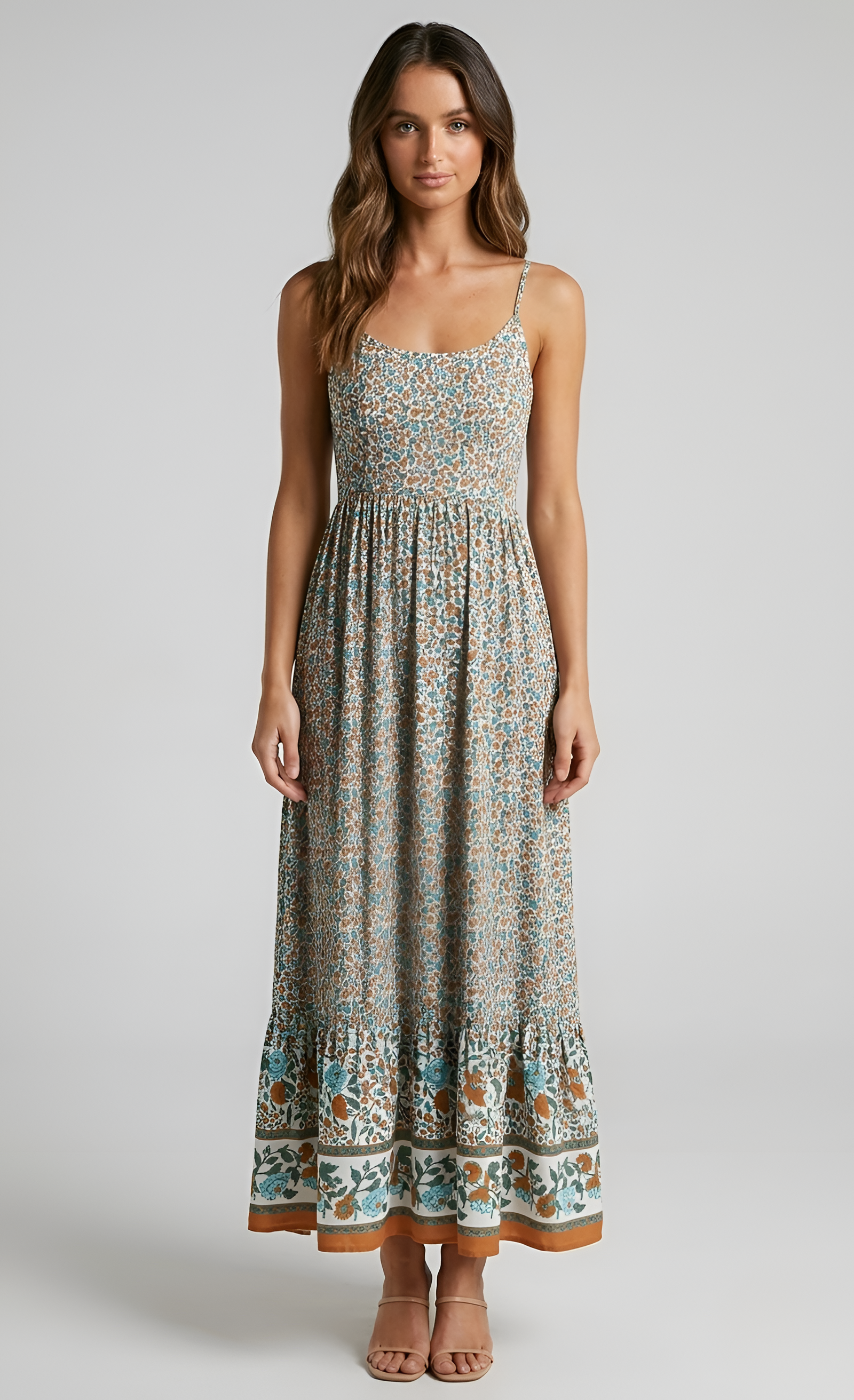 Robe longue femme fleurie avec fines bretelles et col rond décontracté d'été