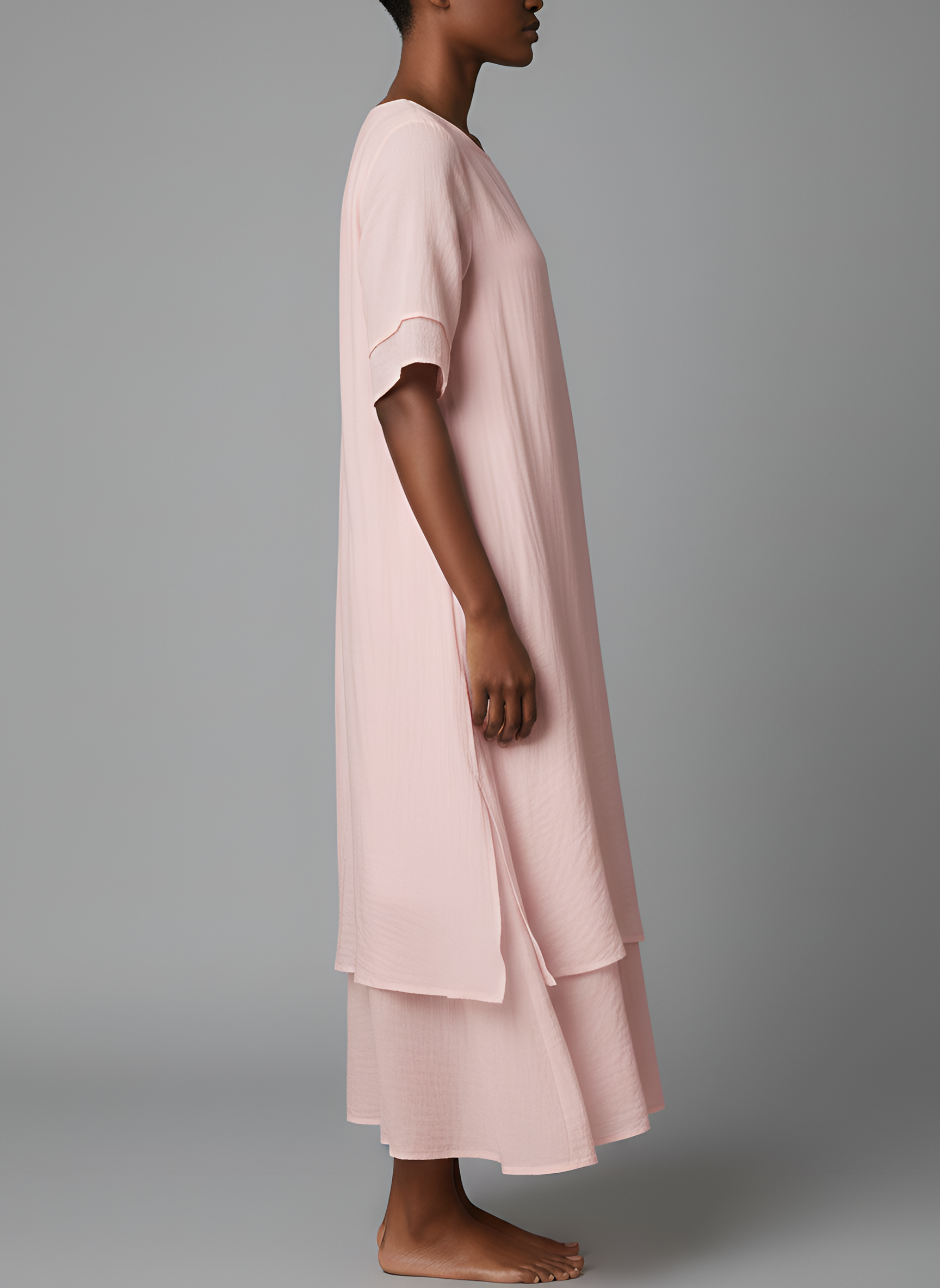 Abito midi donna con maniche corte e linea ampia in tessuto leggero