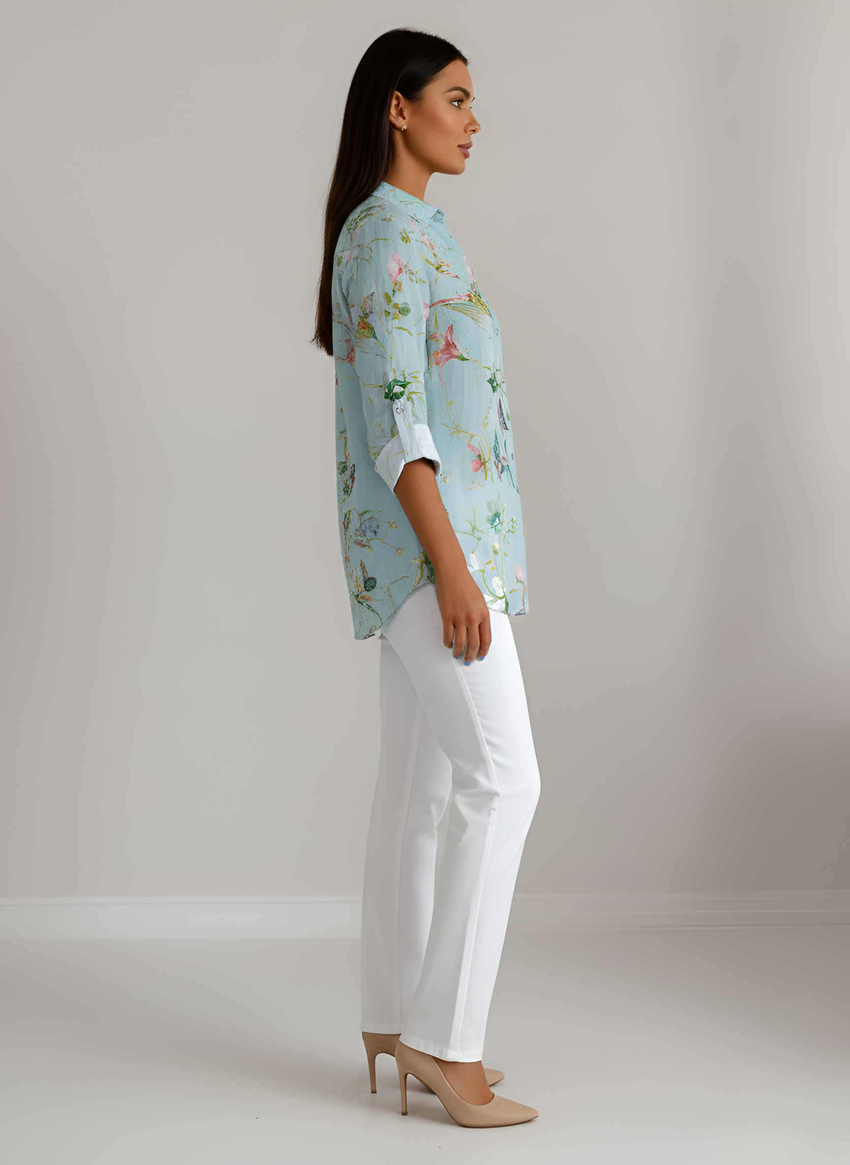 Camisa de mujer con flores de algodón con cuello y mangas tres cuartos