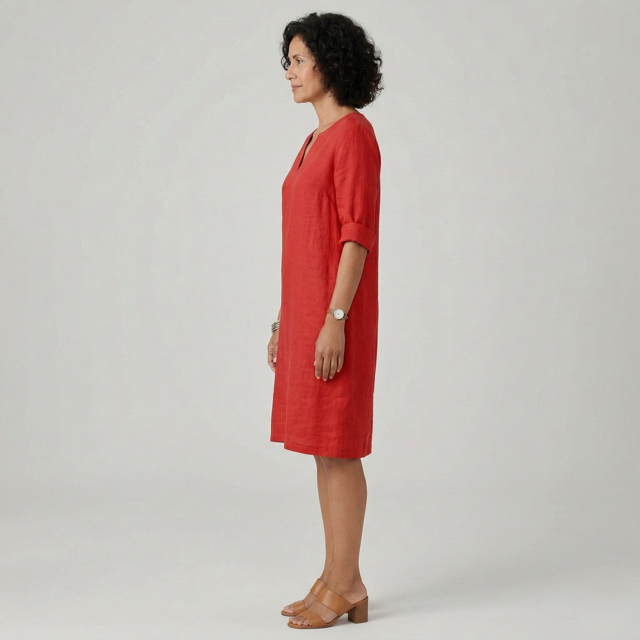 Vestido de mulher em linho com decote em V, mangas três quartos, vestido casual direito de verão