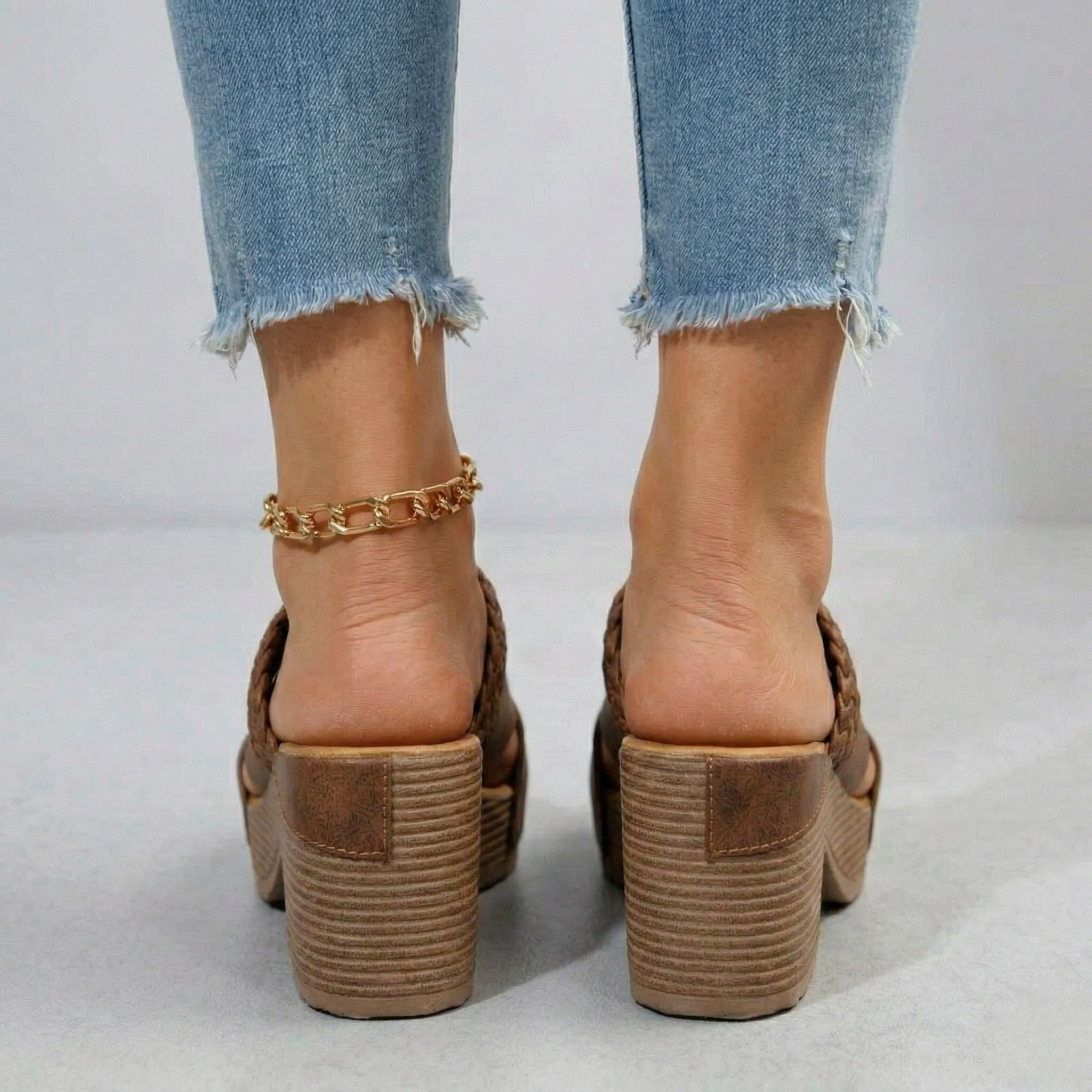 Sandali donna con zeppa e fasce intrecciate in similpelle comfort