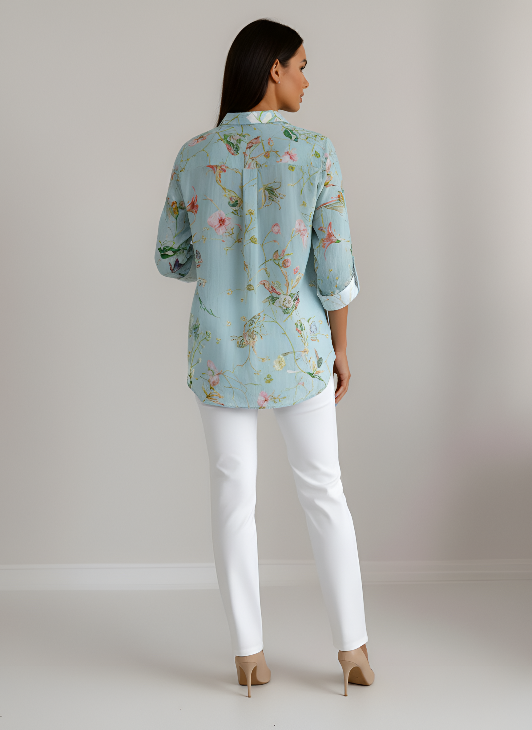 Camisa de mujer con flores de algodón con cuello y mangas tres cuartos