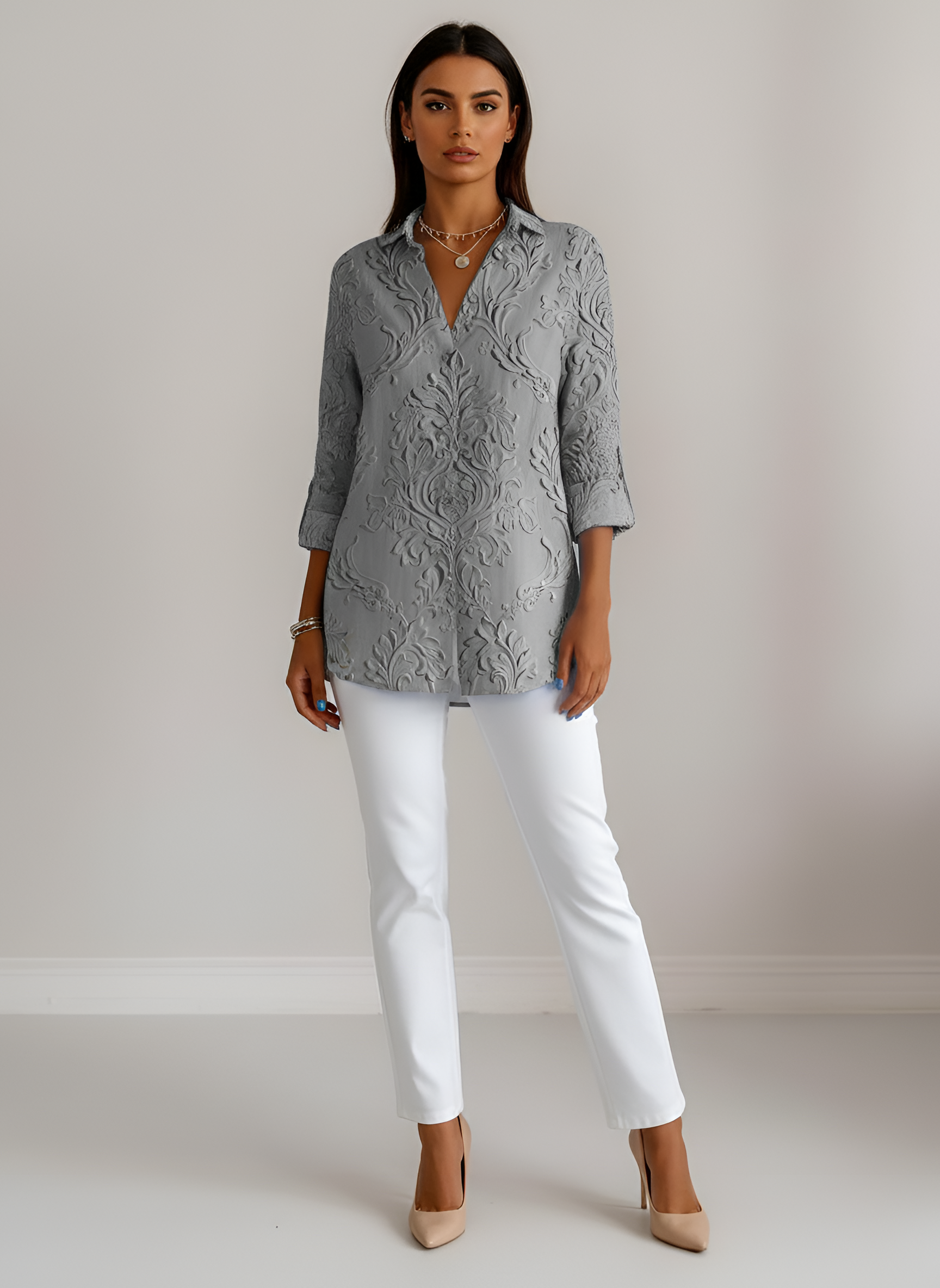Camisa de mujer con flores de algodón con cuello y mangas tres cuartos