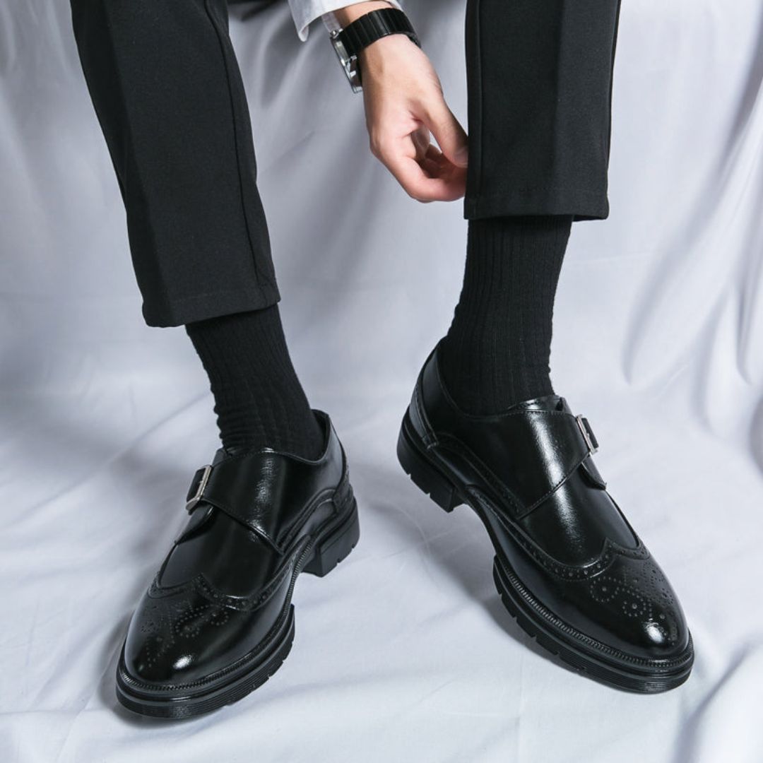 Sapatos Elegantes de Homem em Pele com Biqueira Brogue – Mocassins Formais Slip-On para Negócios