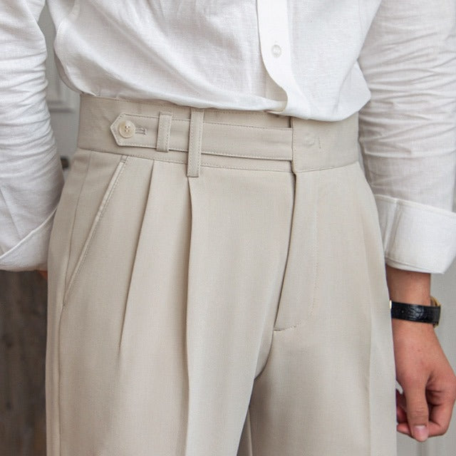 Pantaloni eleganți bărbați croiți, cu pli și picior drept