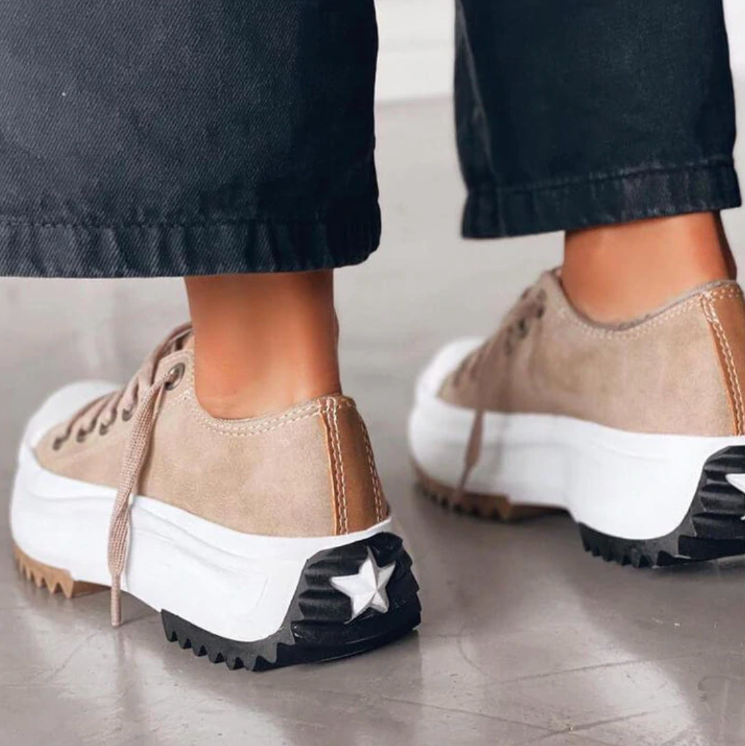 Adidași cu platformă tip pană