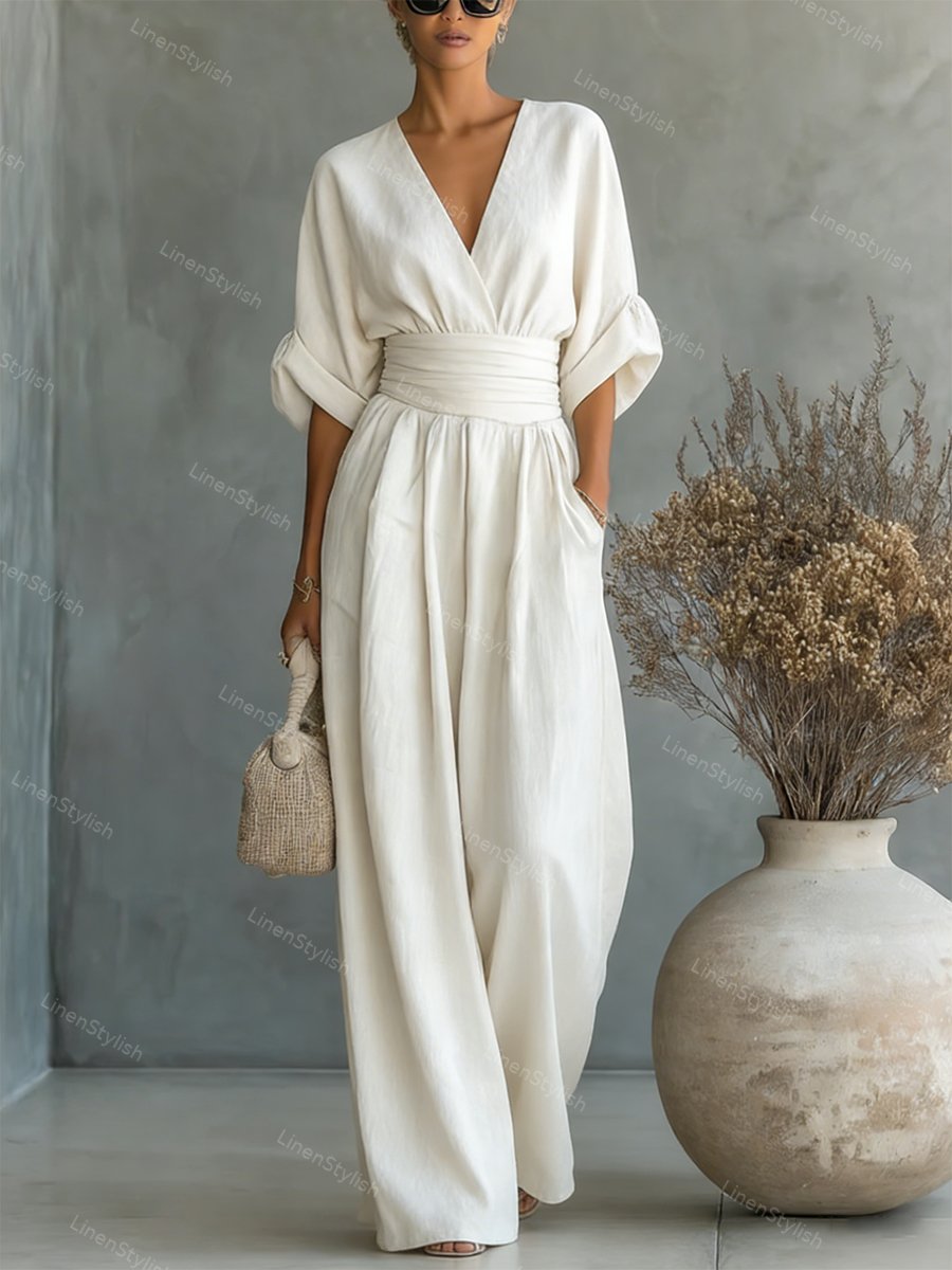 Combinaison femme avec décolleté plongeant en V, ceinture et jambes larges