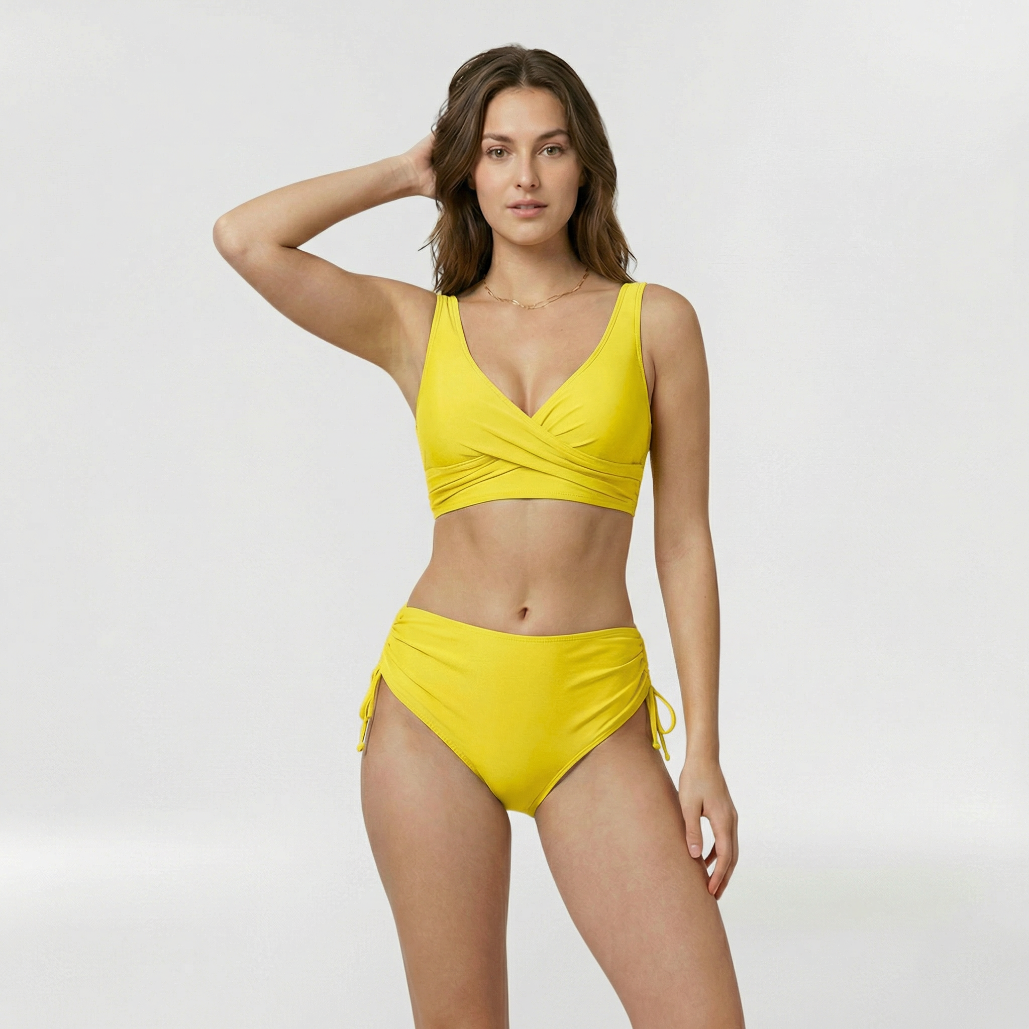 Dámské bikiny s překříženým topem a širokými ramínky na pláž