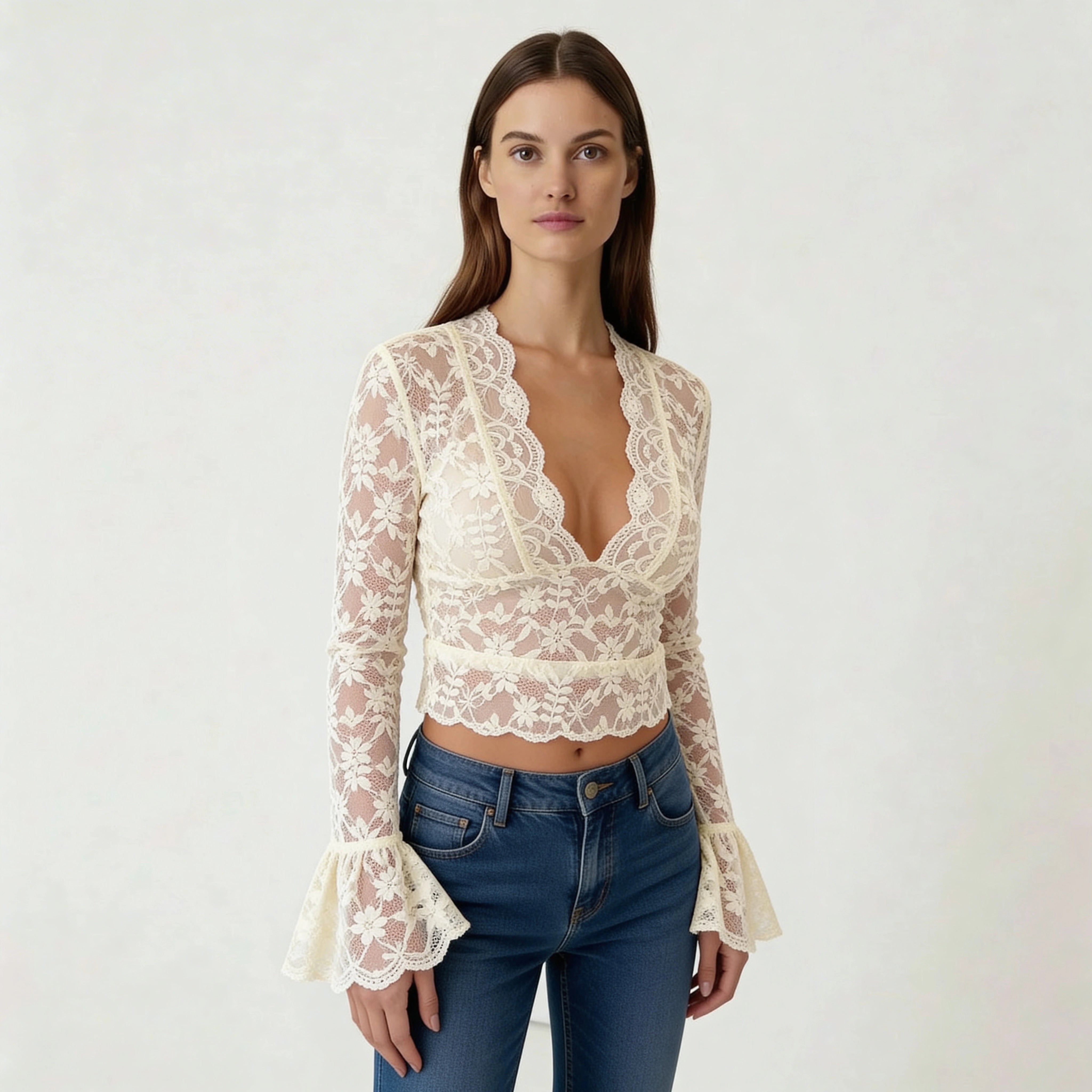 Damebluse i blonder med V-udskæring, lange ærmer, elegant slim fit casual top