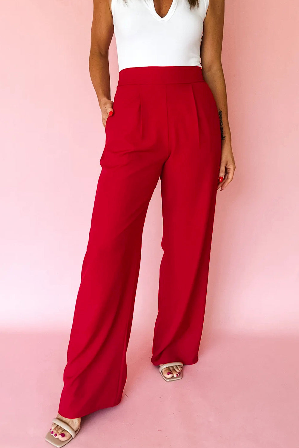 Pantalon à jambe droite avec détails plissés et taille haute élastique