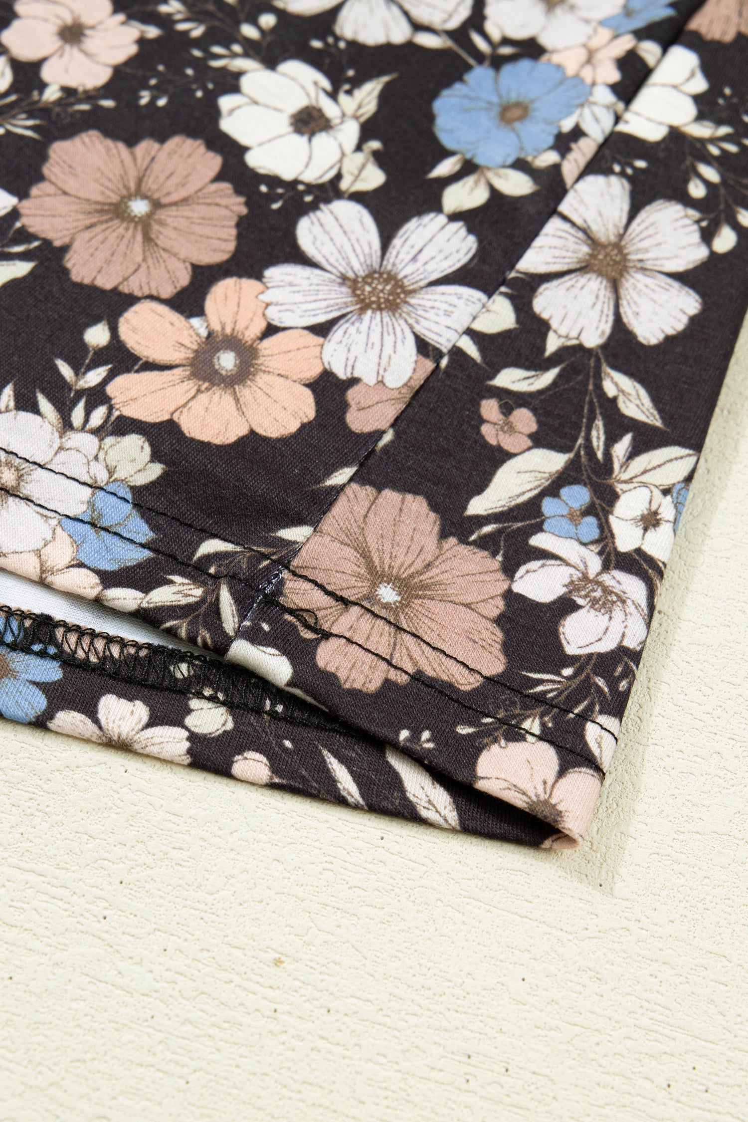 T-shirt Slim a Maniche Lunghe con Stampa Floreale Nera