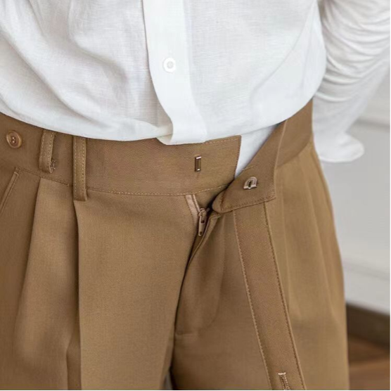 Pantaloni eleganți bărbați croiți, cu pli și picior drept