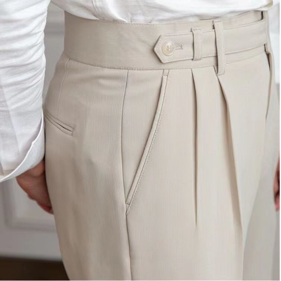 Pantaloni eleganți bărbați croiți, cu pli și picior drept
