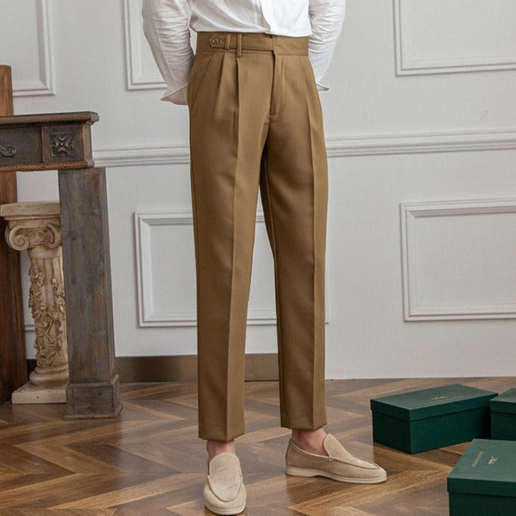Pantaloni eleganți bărbați croiți, cu pli și picior drept