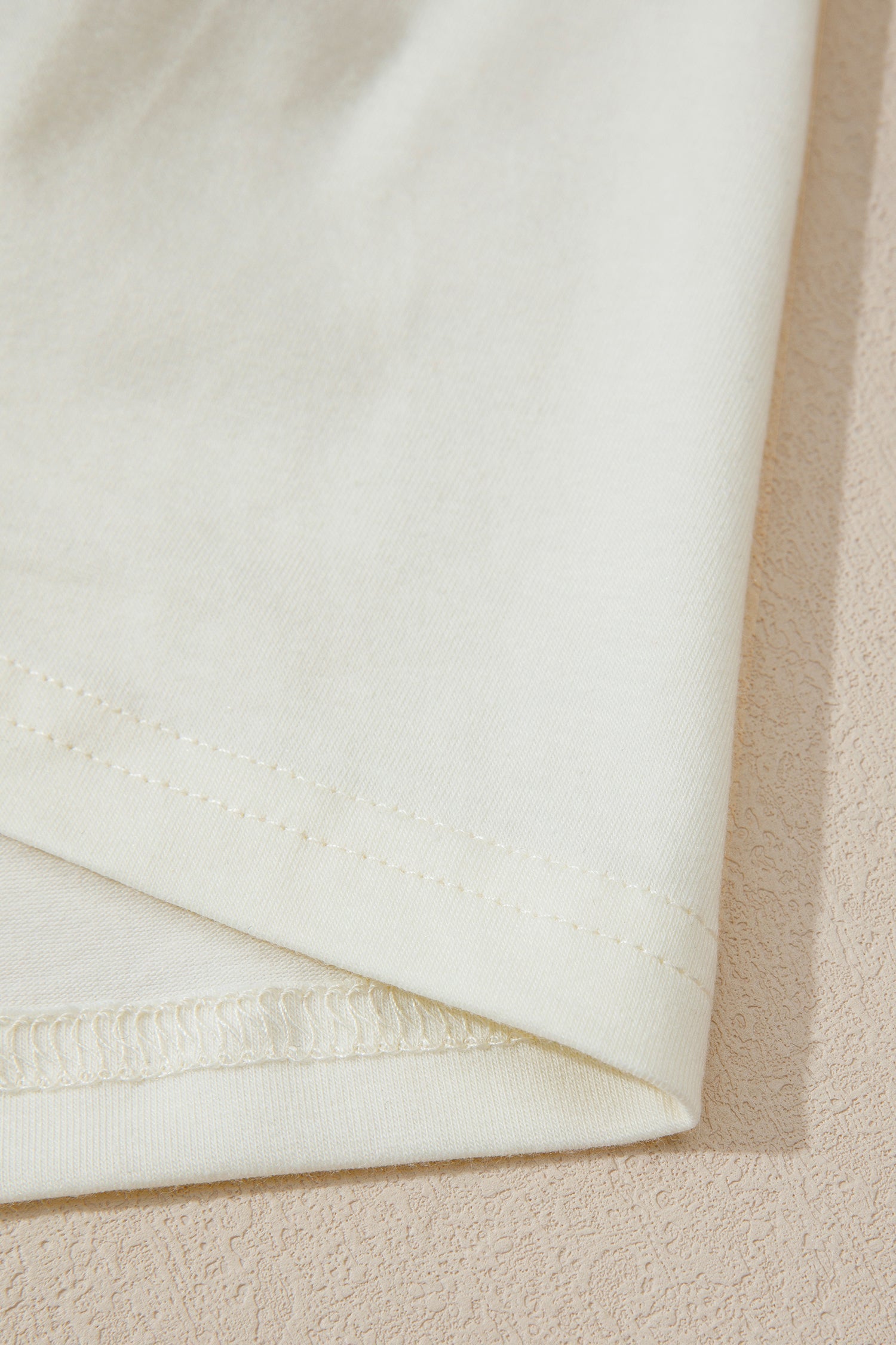 Top a Maniche Lunghe Beige con Patchwork Floreale Retro e Color Block