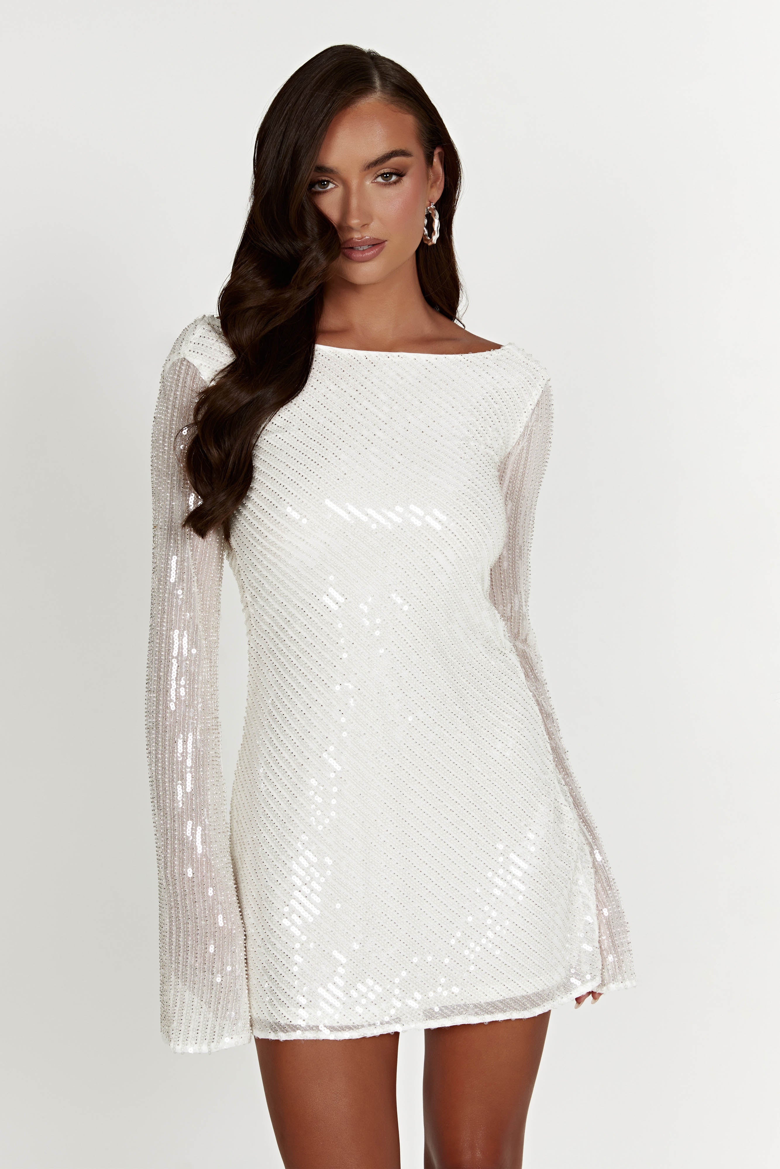 Mini Vestido con Lentejuelas Blancas y Espalda Descubierta