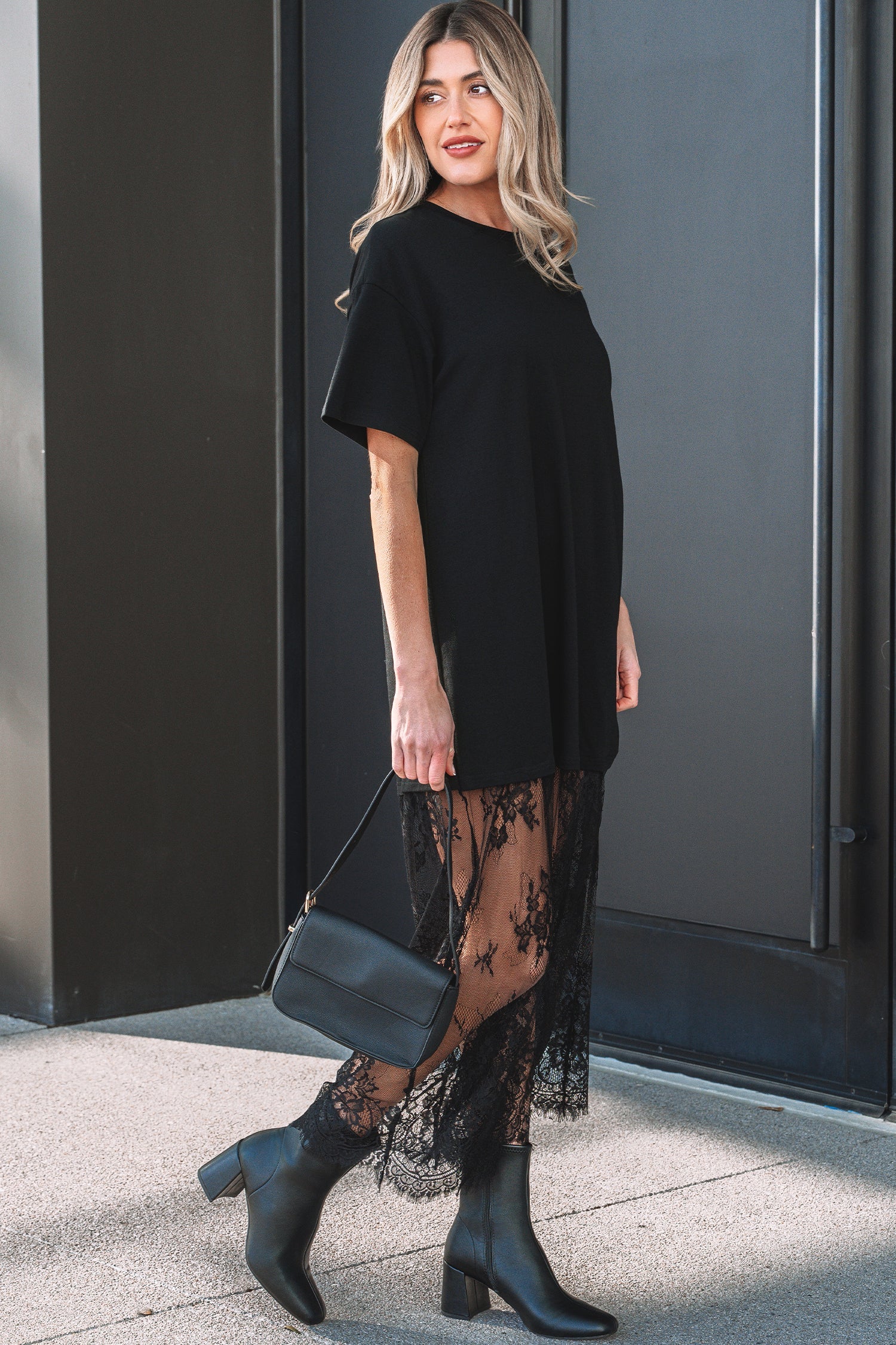 Vestido Maxi Largo com Mangas Curtas e Patchwork Floral