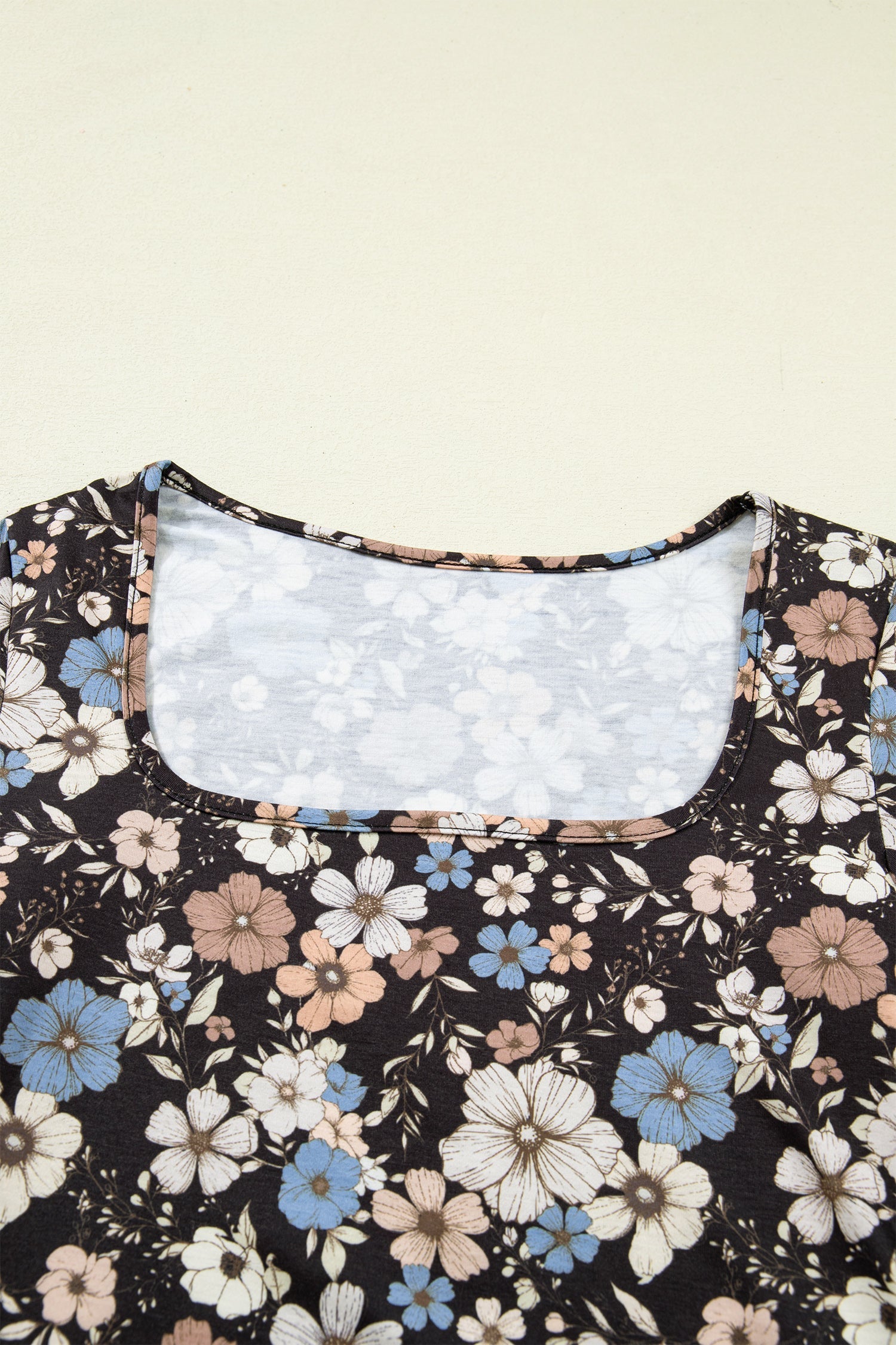 T-shirt Slim a Maniche Lunghe con Stampa Floreale Nera