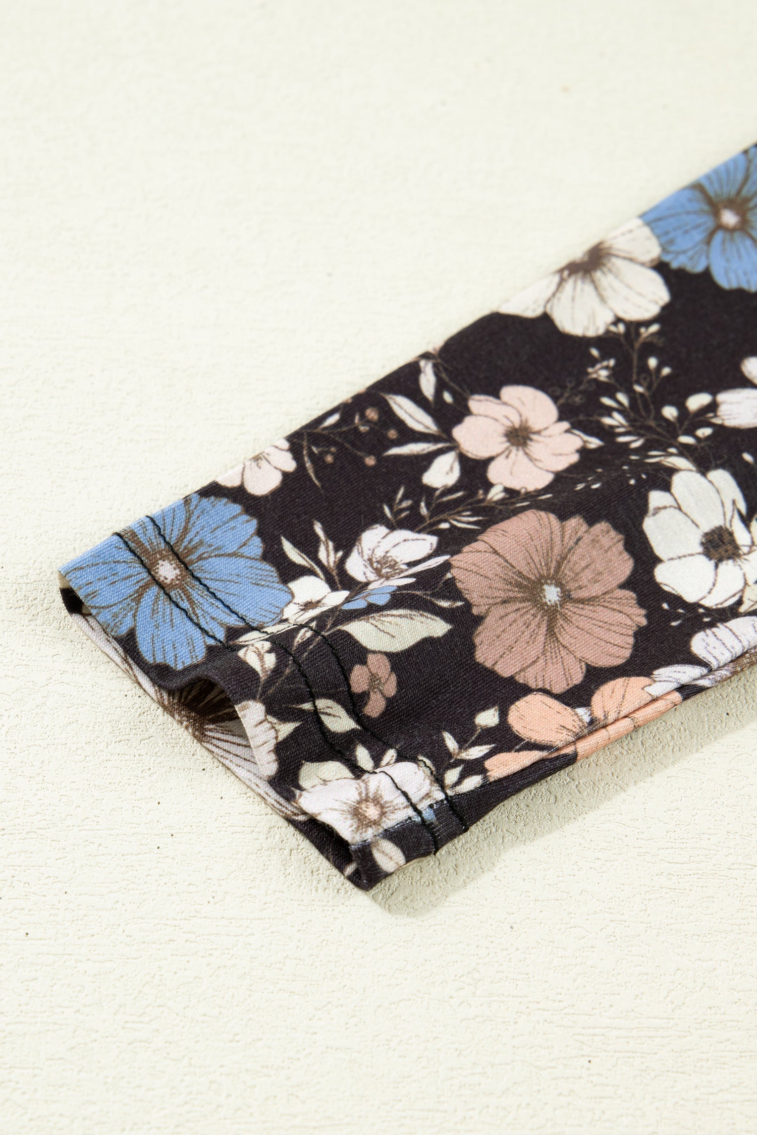 T-shirt Slim a Maniche Lunghe con Stampa Floreale Nera