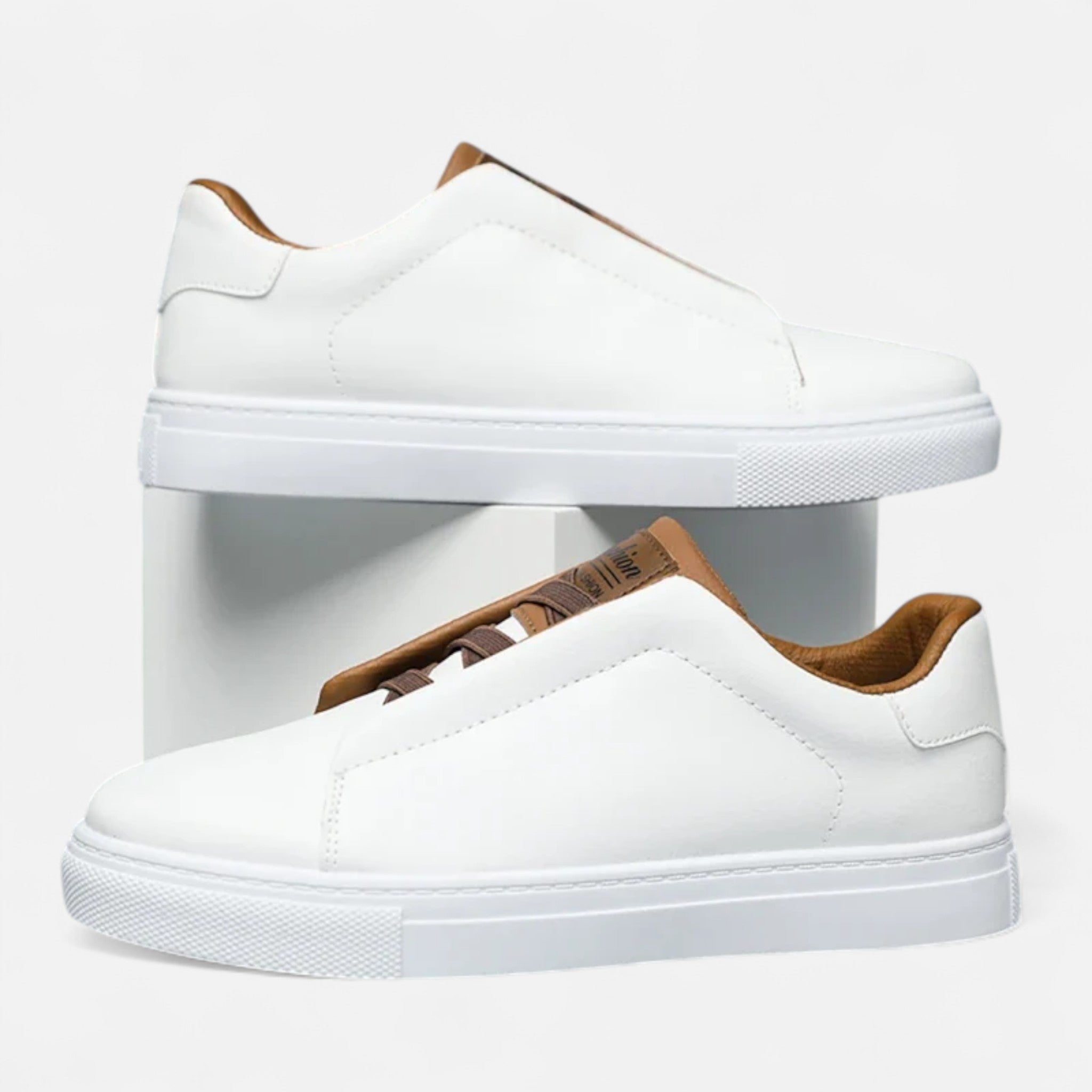 Sneakers Uomo Slip-On con Suola Leggera e Design Minimal