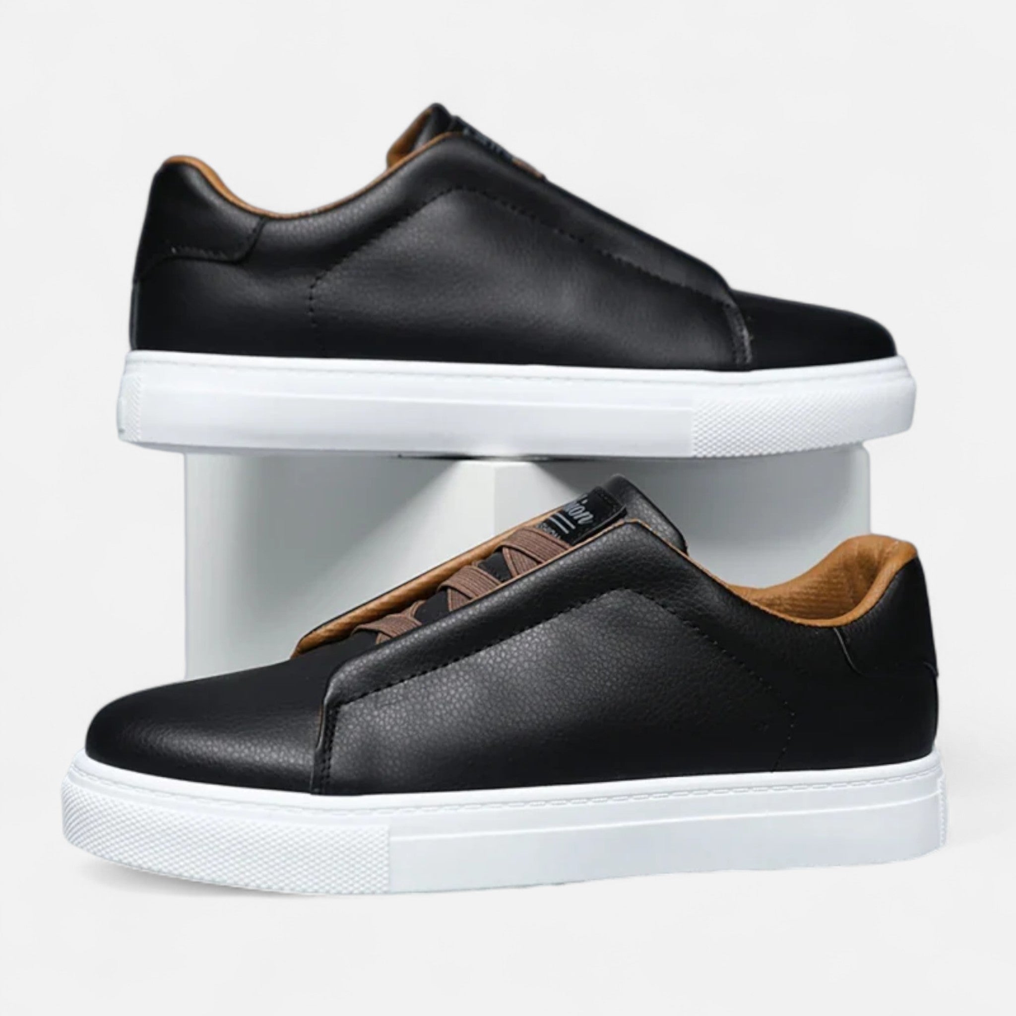 Sneakers Uomo Slip-On con Suola Leggera e Design Minimal