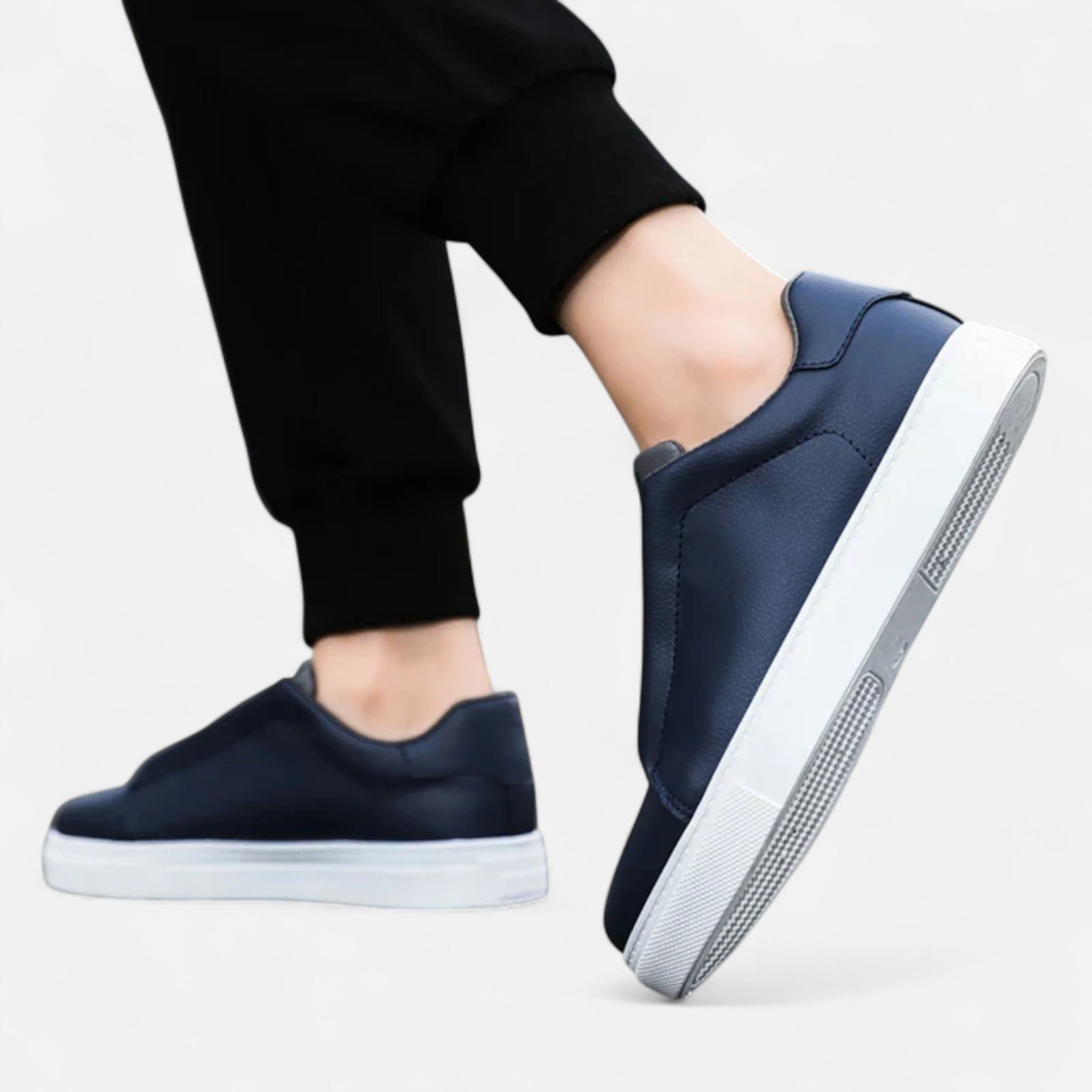Sneakers Uomo Slip-On con Suola Leggera e Design Minimal