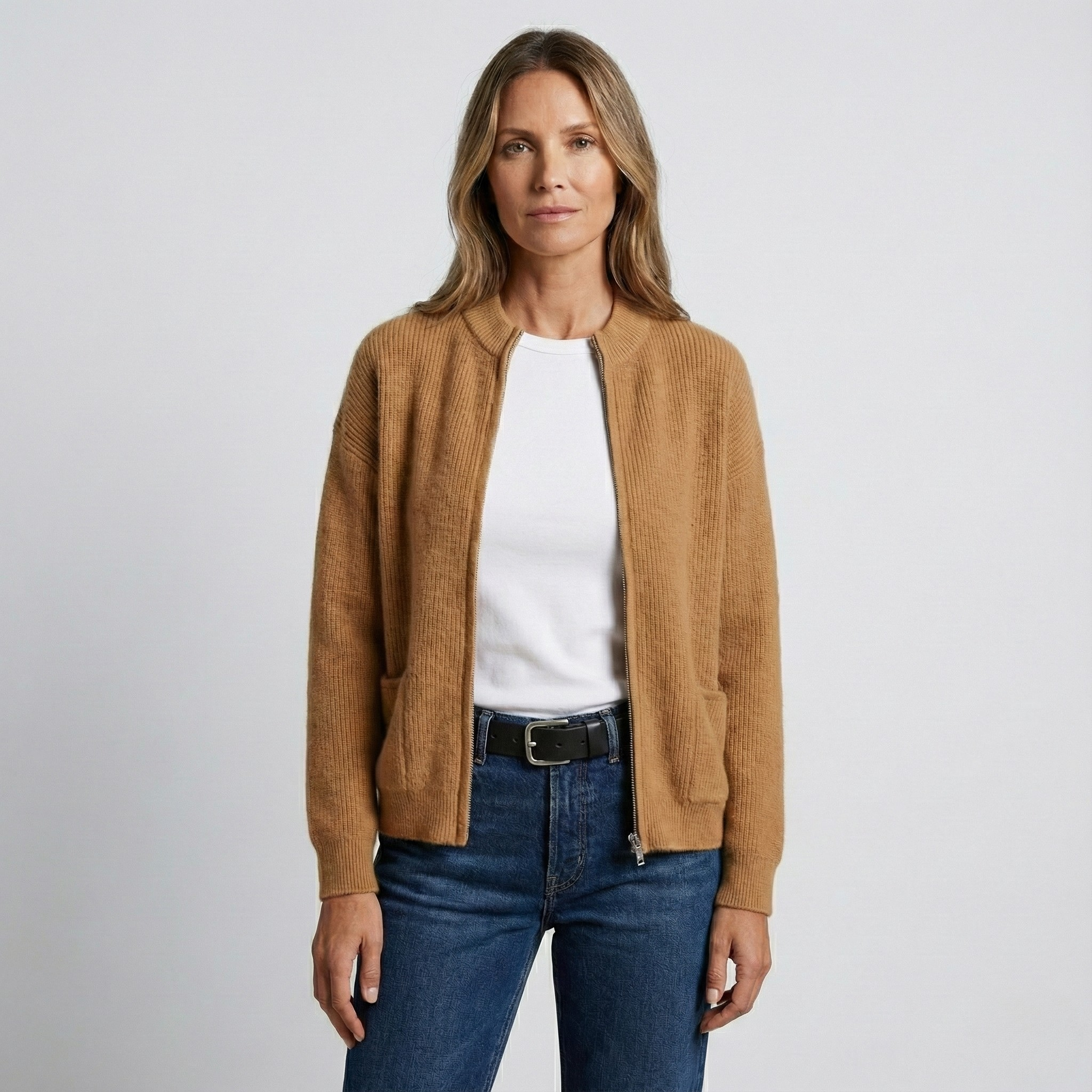 Πλεκτό γυναικείο μπουφάν με τσέπες και κανονική εφαρμογή