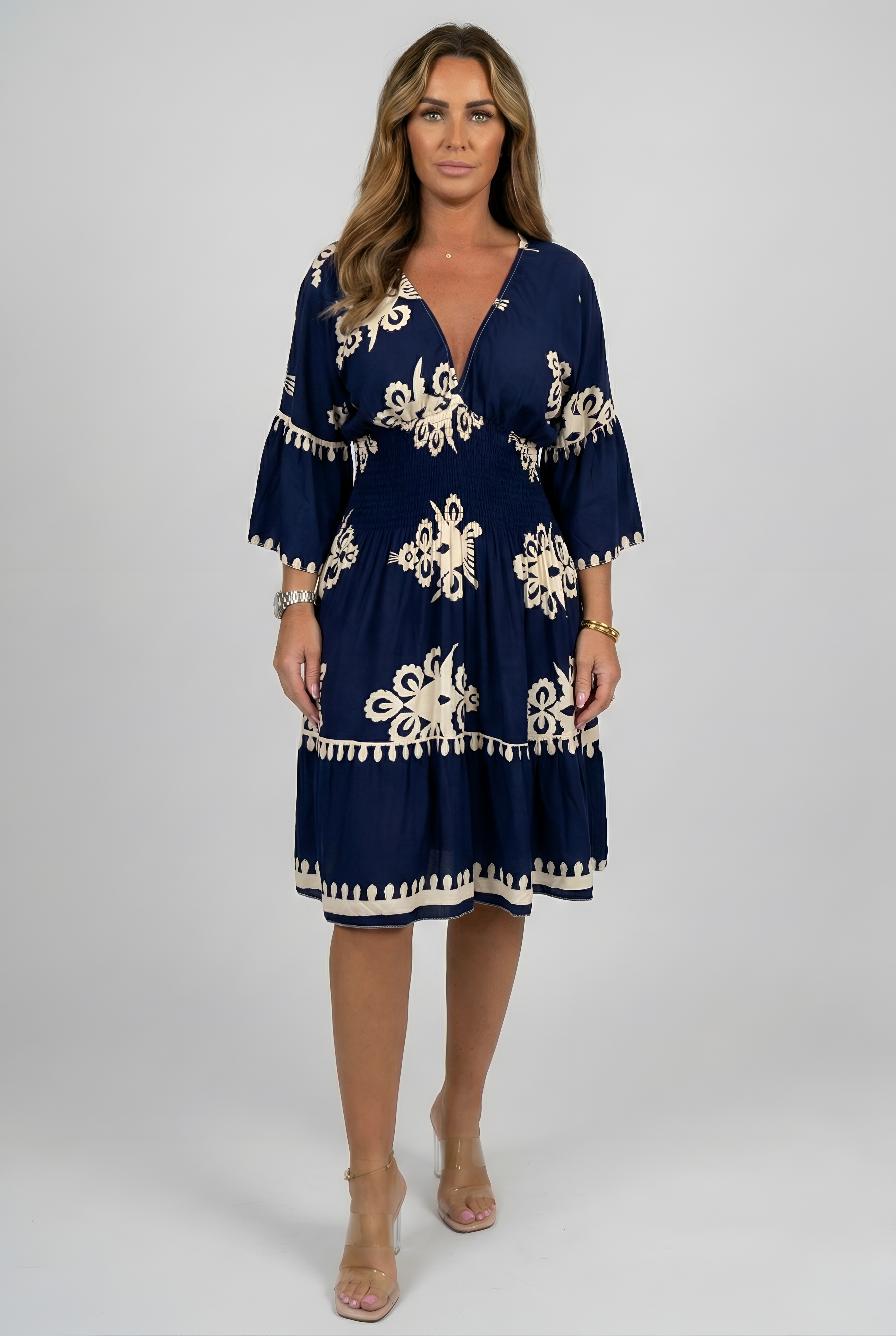 Vestido corto de mujer con escote en V y mangas amplias, estampado floral elegante