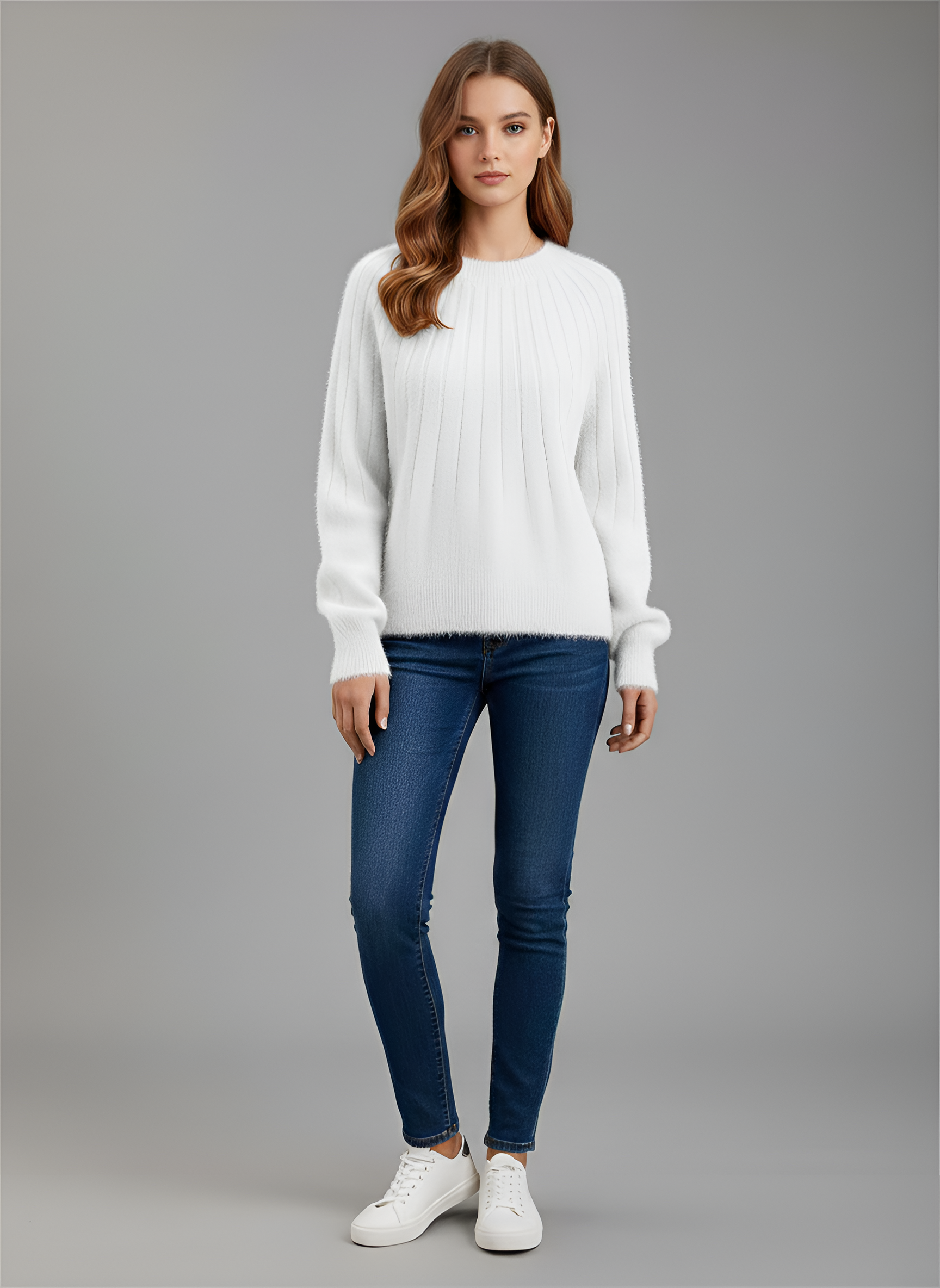 Jersey de mujer en cachemira tejido a punto con cuello redondo y ajuste cómodo