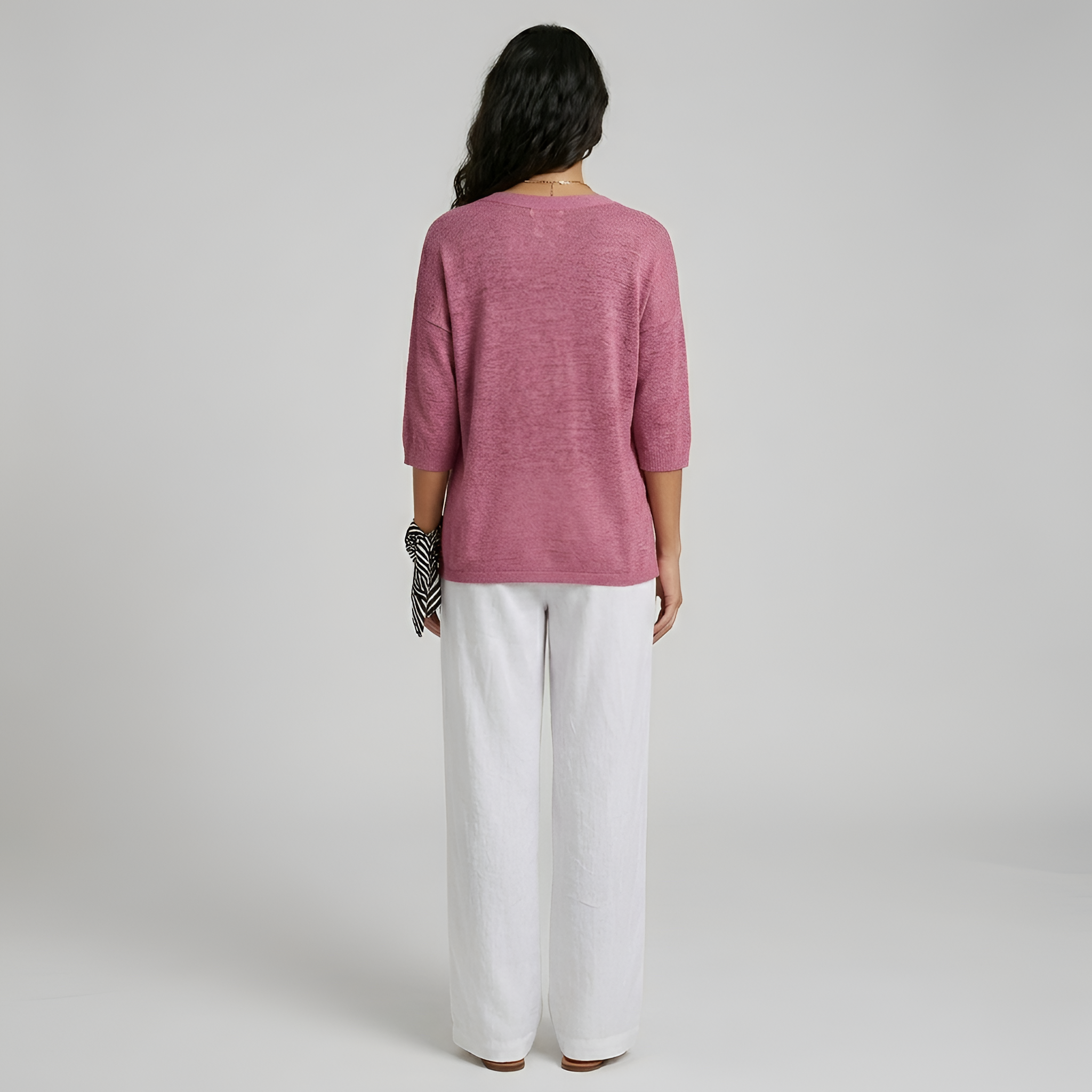 Damska koszulka bawełniana z dekoltem w serek i rękawami 3/4, luźny krój