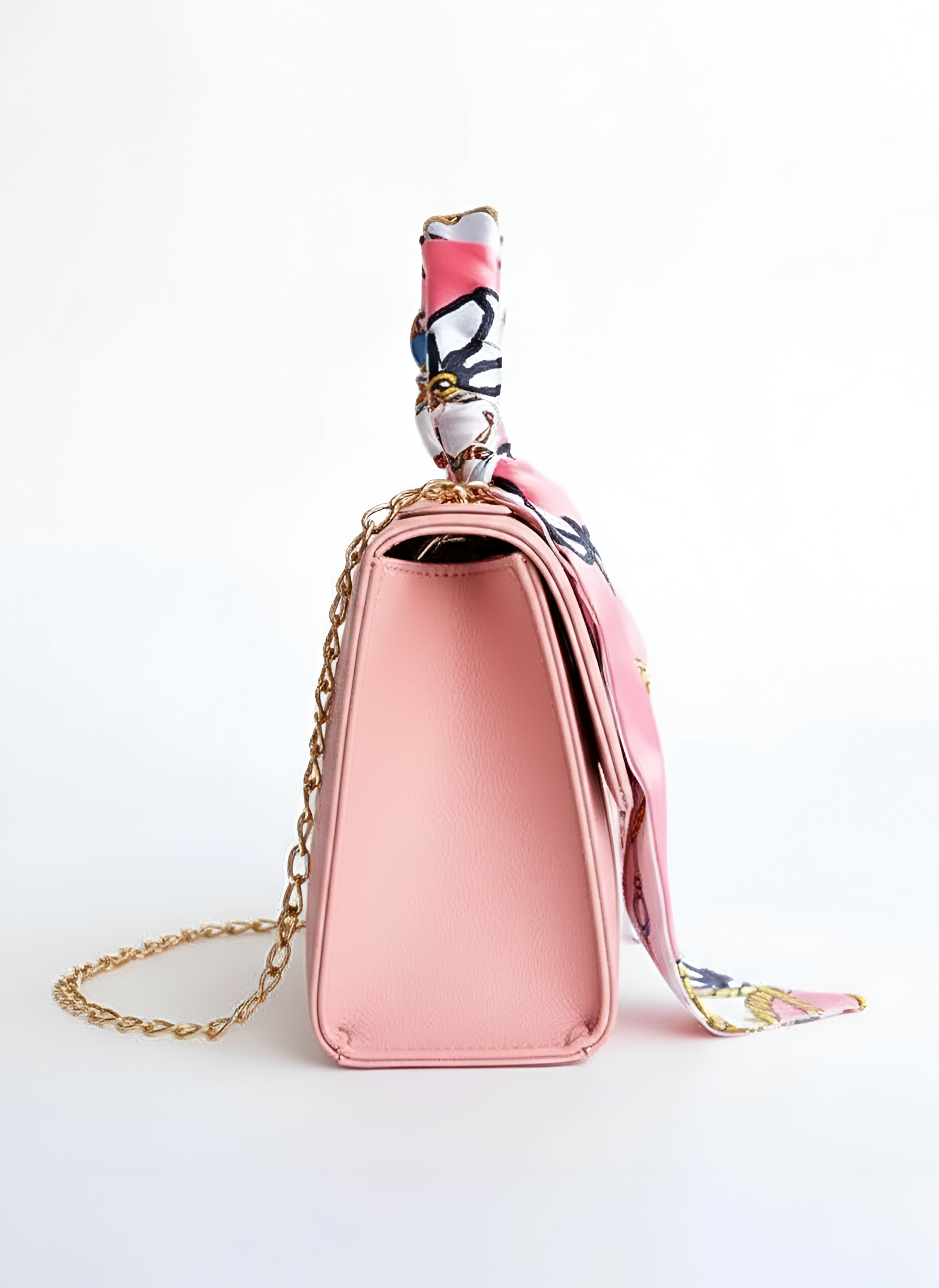 Borsa donna a mano con foulard decorativo e tracolla a catena