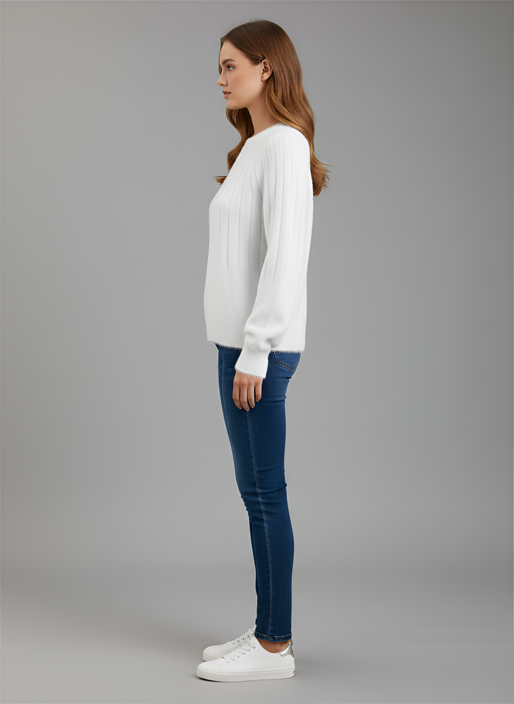 Jersey de mujer en cachemira tejido a punto con cuello redondo y ajuste cómodo