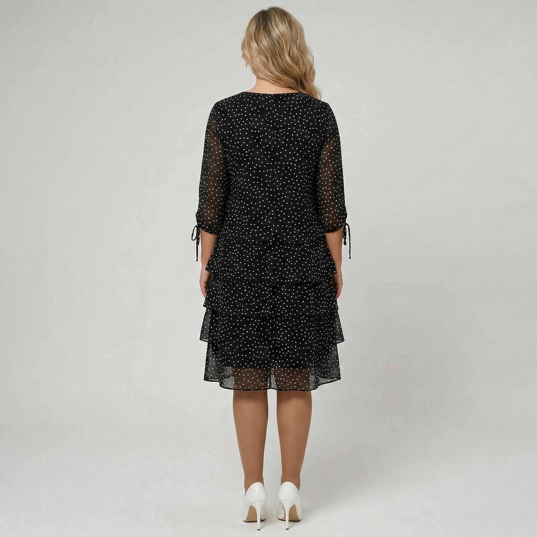 Dámske midi šaty s bodkami, 3/4 rukávmi a elegantnou volánovou sukňou