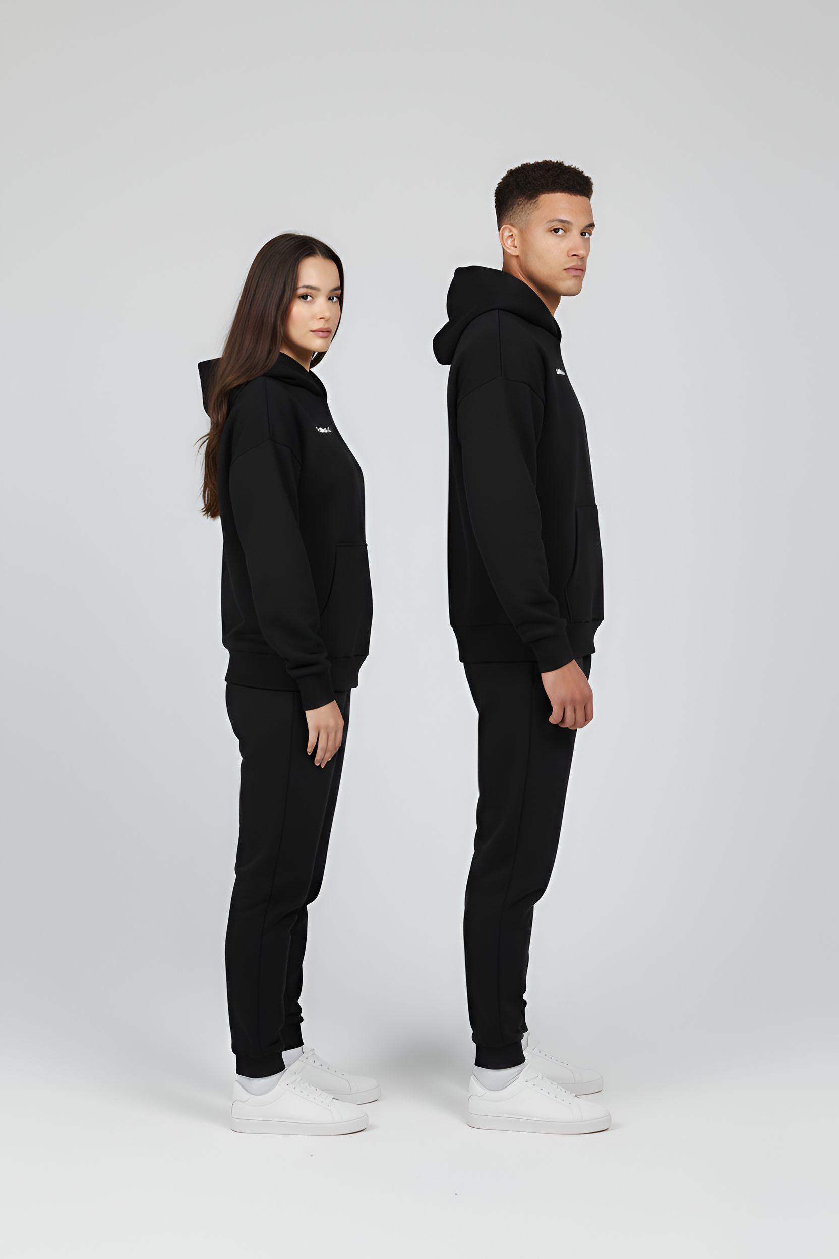 Sudadera con capucha unisex de algodón con bolsillo frontal y ajuste regular