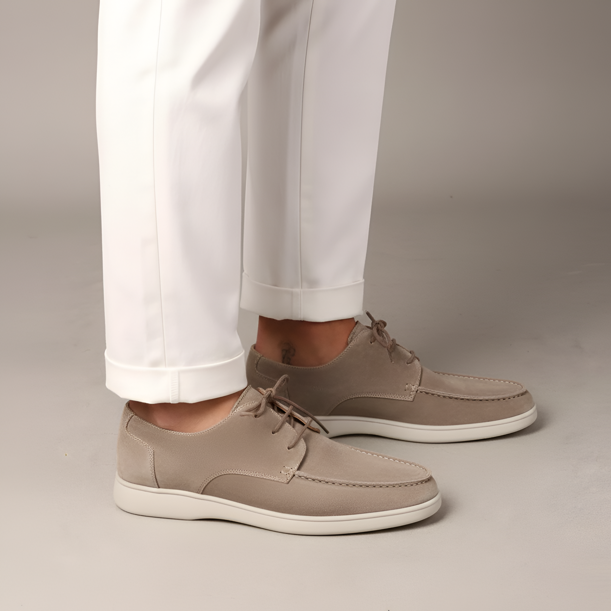 Scarpe stringate uomo in suede con suola comfort e design casual elegante