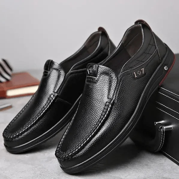 Slip-on sko til mænd i ægte læder