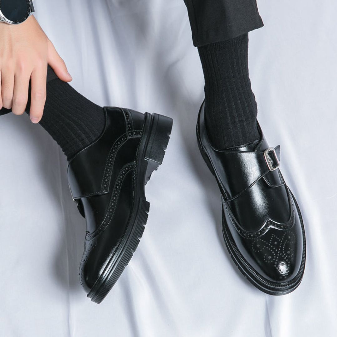 Sapatos Elegantes de Homem em Pele com Biqueira Brogue – Mocassins Formais Slip-On para Negócios