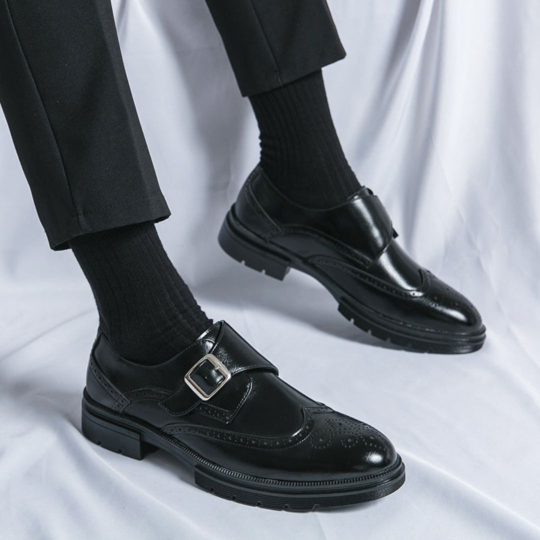 Sapatos Elegantes de Homem em Pele com Biqueira Brogue – Mocassins Formais Slip-On para Negócios